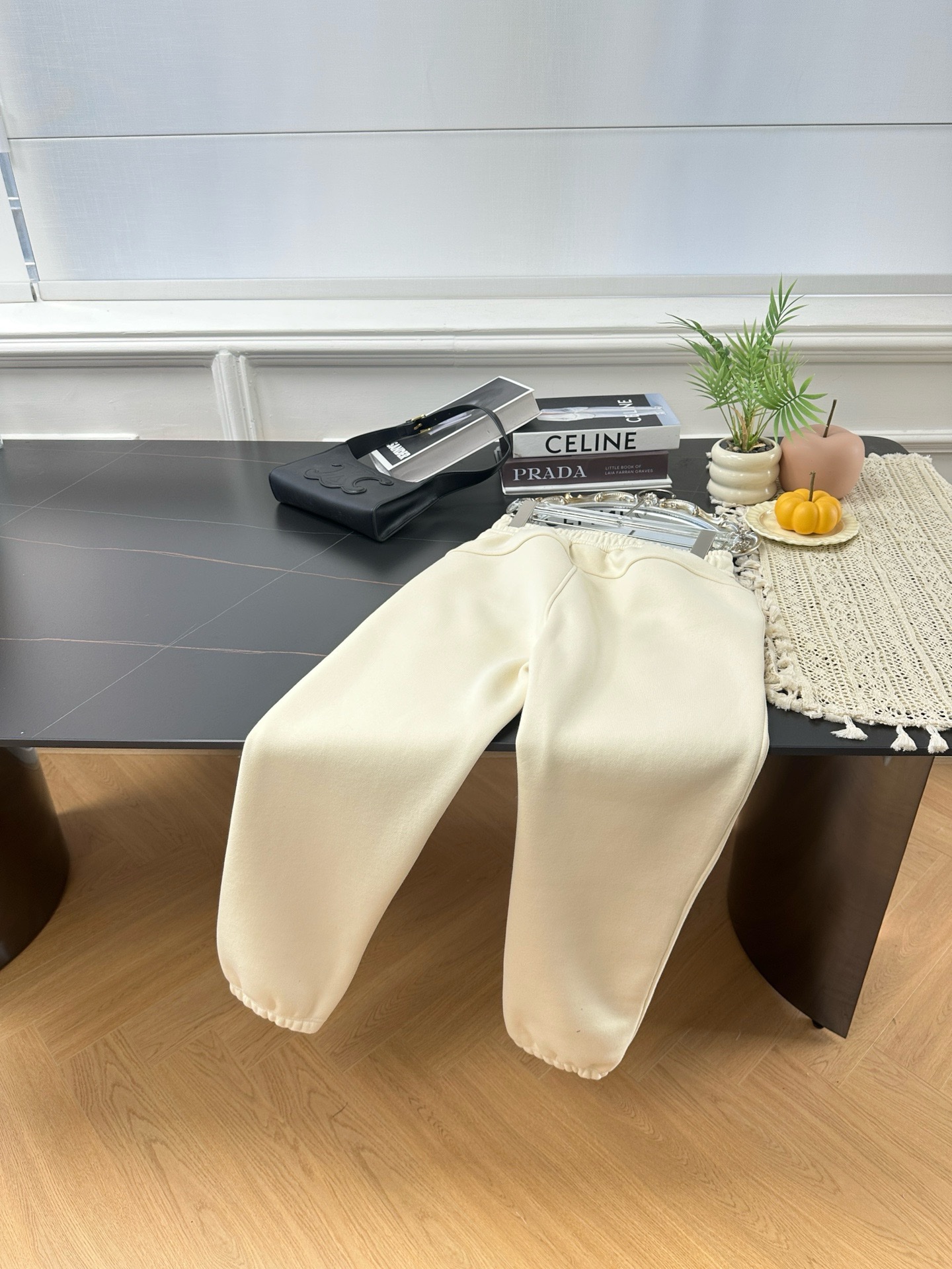 “High-End Women’s Suit with 24-Scrambling Upgrade for Fall: Thick Fabric, Embroidery, Velvet Interior” - 图片 6