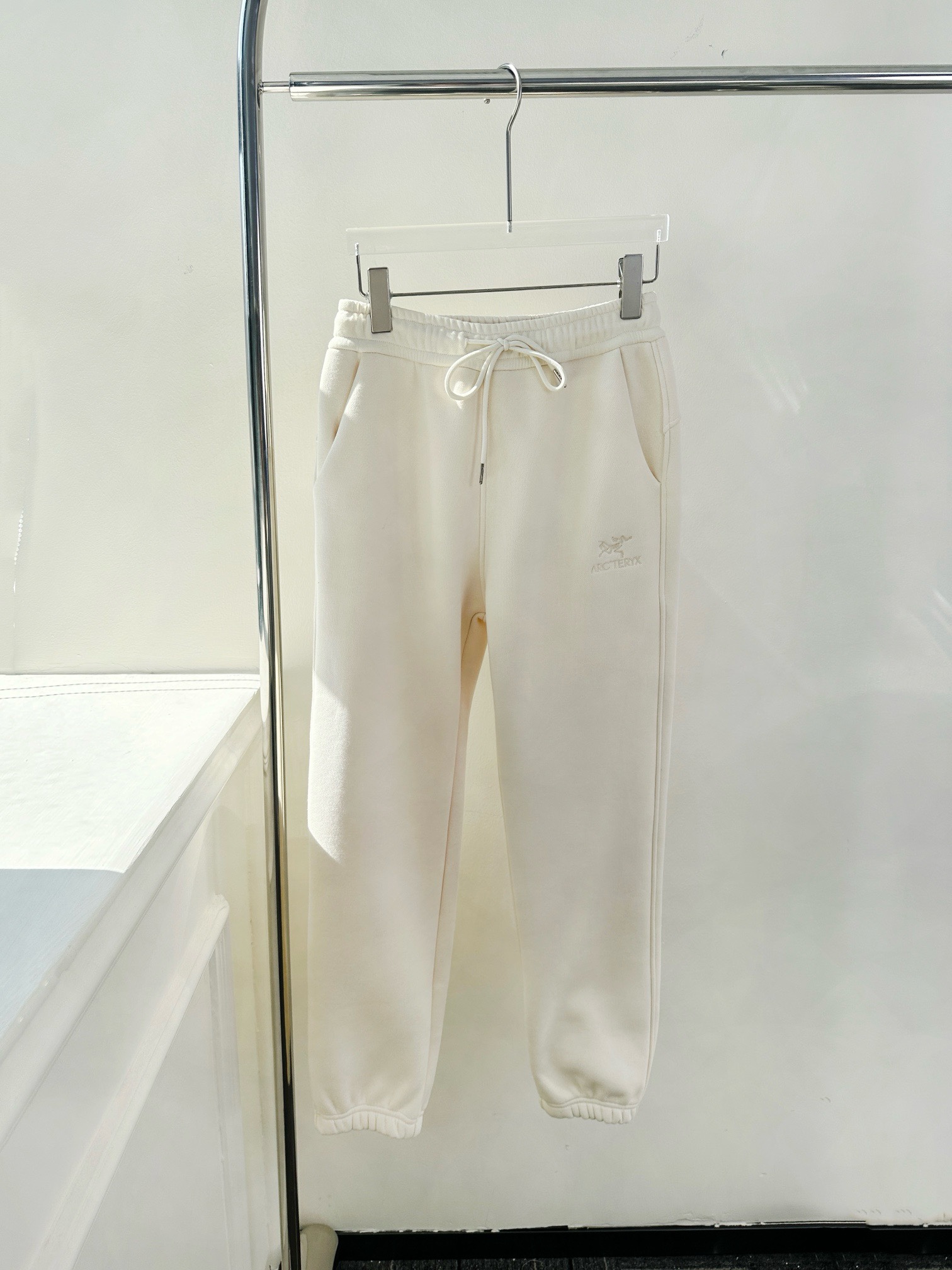 “High-End Women’s Suit with 24-Scrambling Upgrade for Fall: Thick Fabric, Embroidery, Velvet Interior”