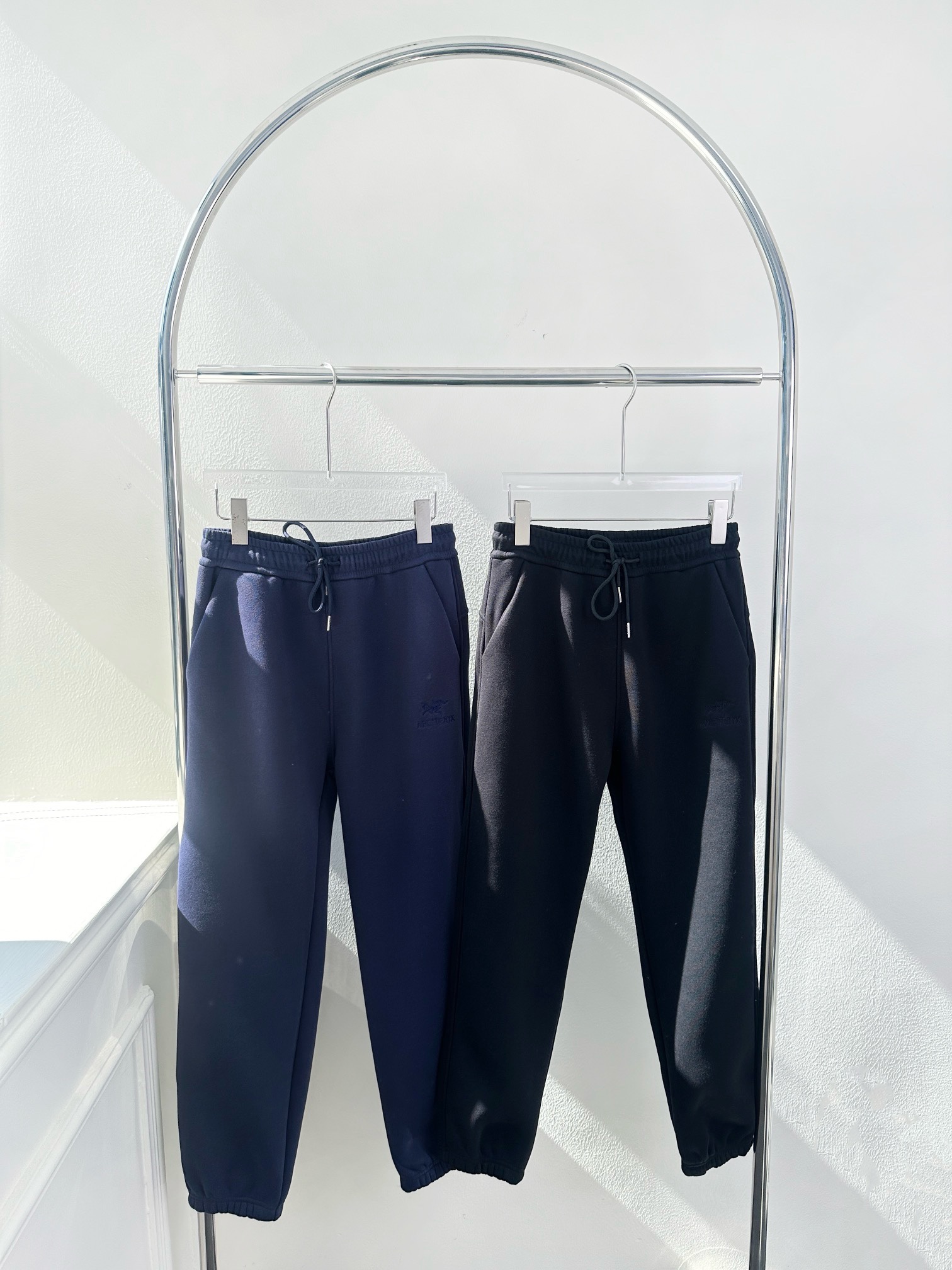 “High-End Women’s Suit with 24-Scrambling for Fall: Thick Fabric, Embroidery, Velvet Interiors”