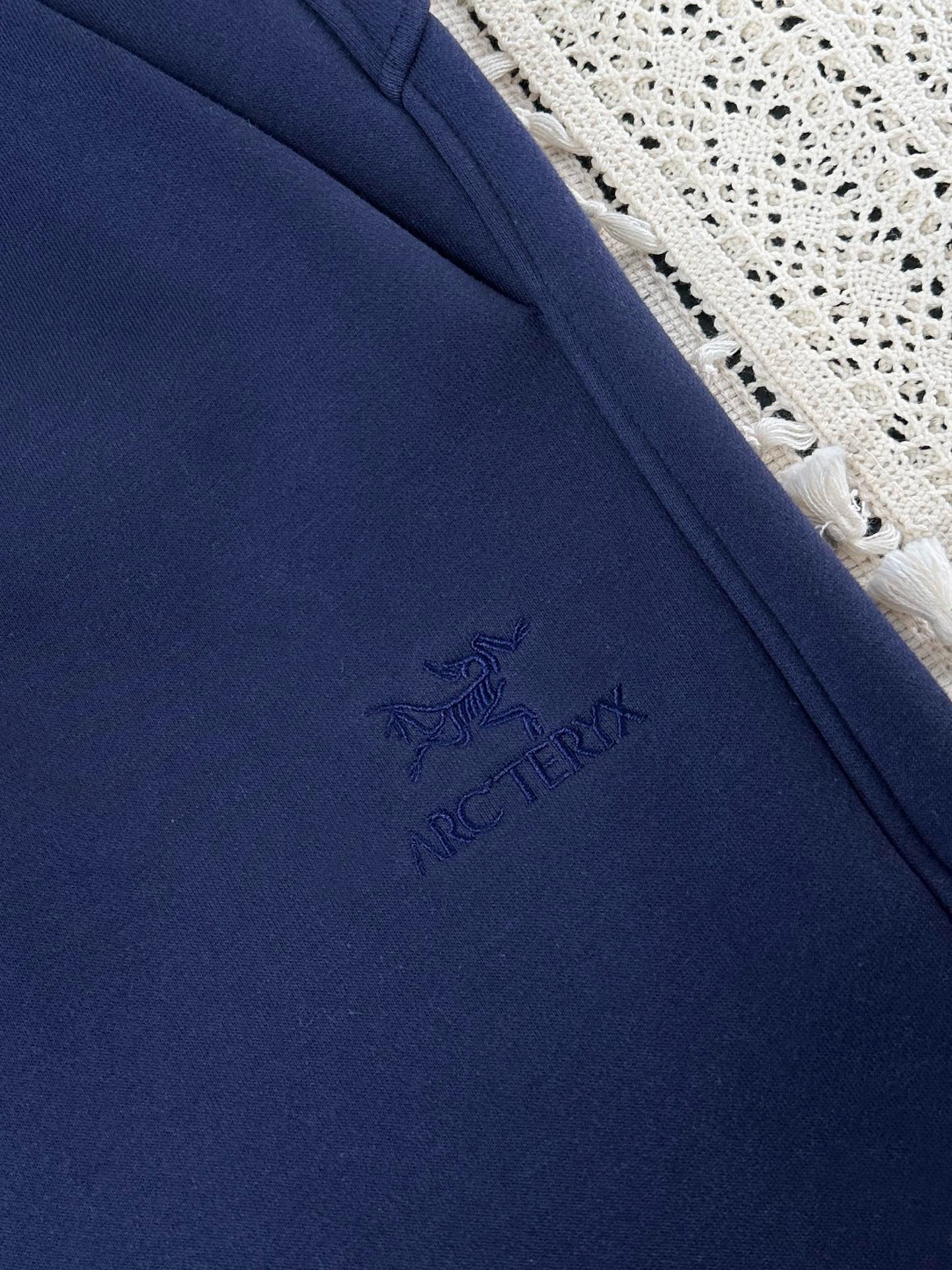 “High-End Women’s Suit with 24-Scrambling for Fall: Thick Fabric, Embroidery, Velvet Interiors” - 图片 5