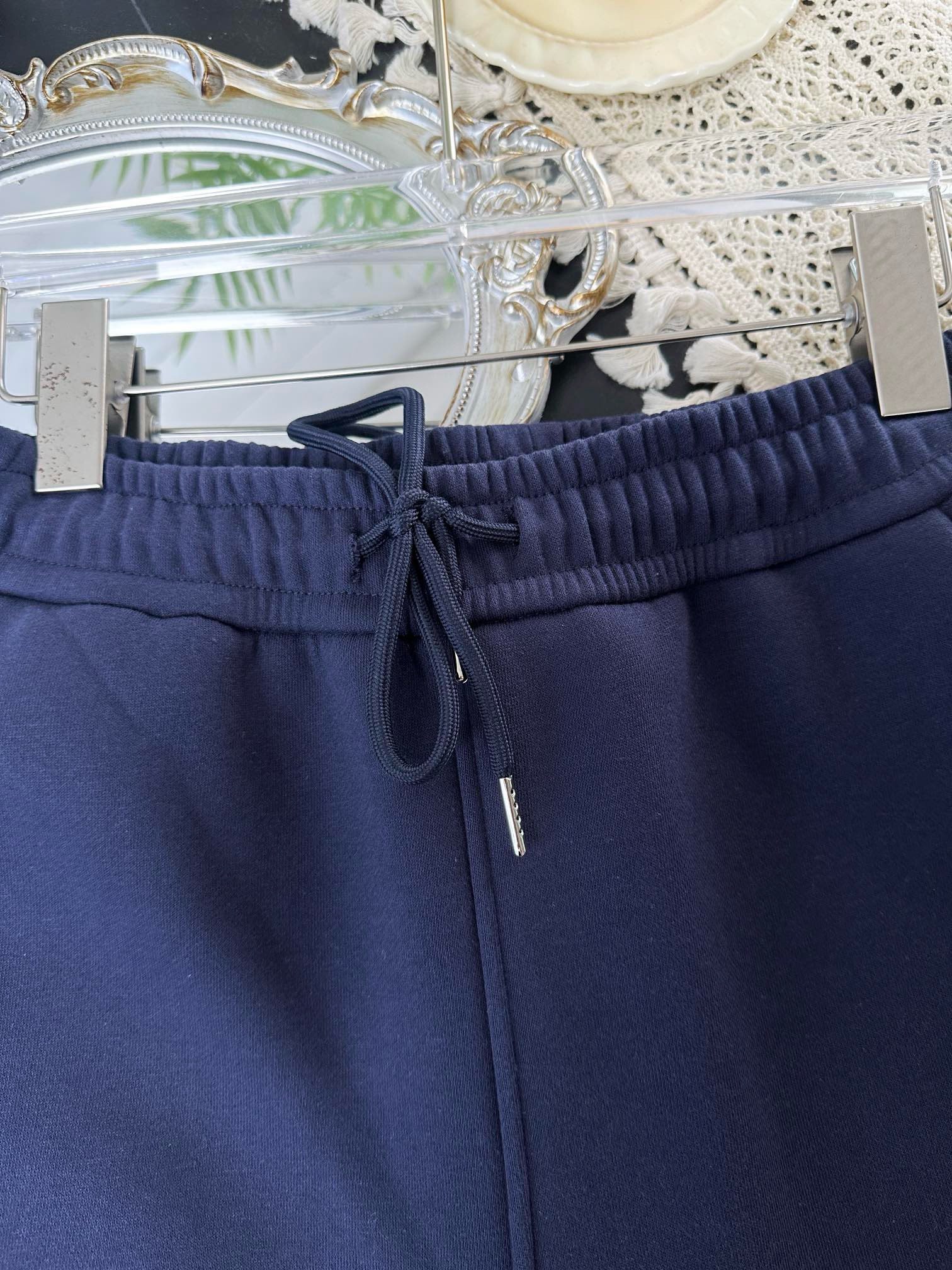 “High-End Women’s Suit with 24-Scrambling for Fall: Thick Fabric, Embroidery, Velvet Interiors” - 图片 6