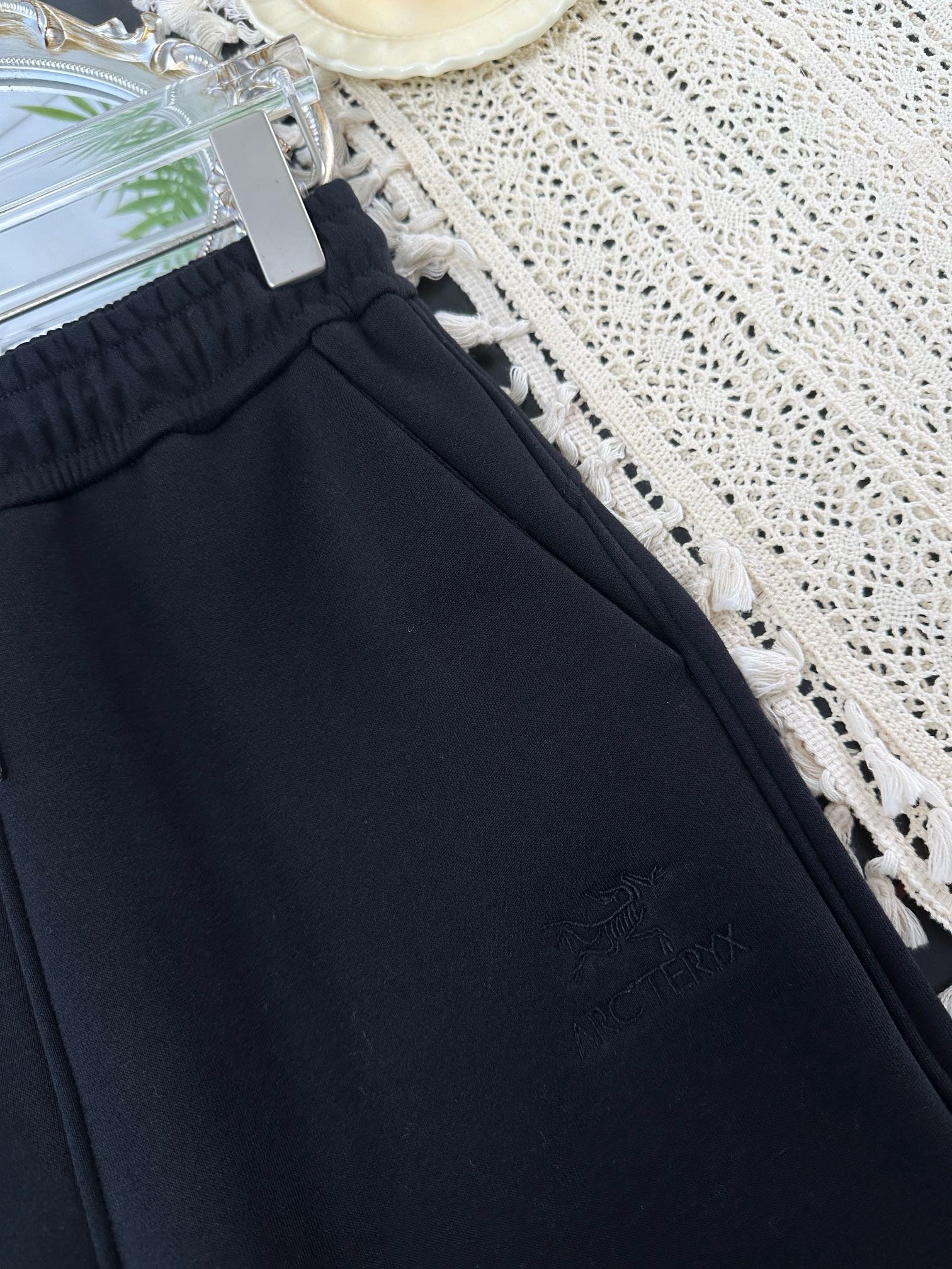 High-End Women’s Suit with 24-Scrambling for Fall: Thick Fabrics, Embroidery, Velvet, Comfortable Pants - 图片 5