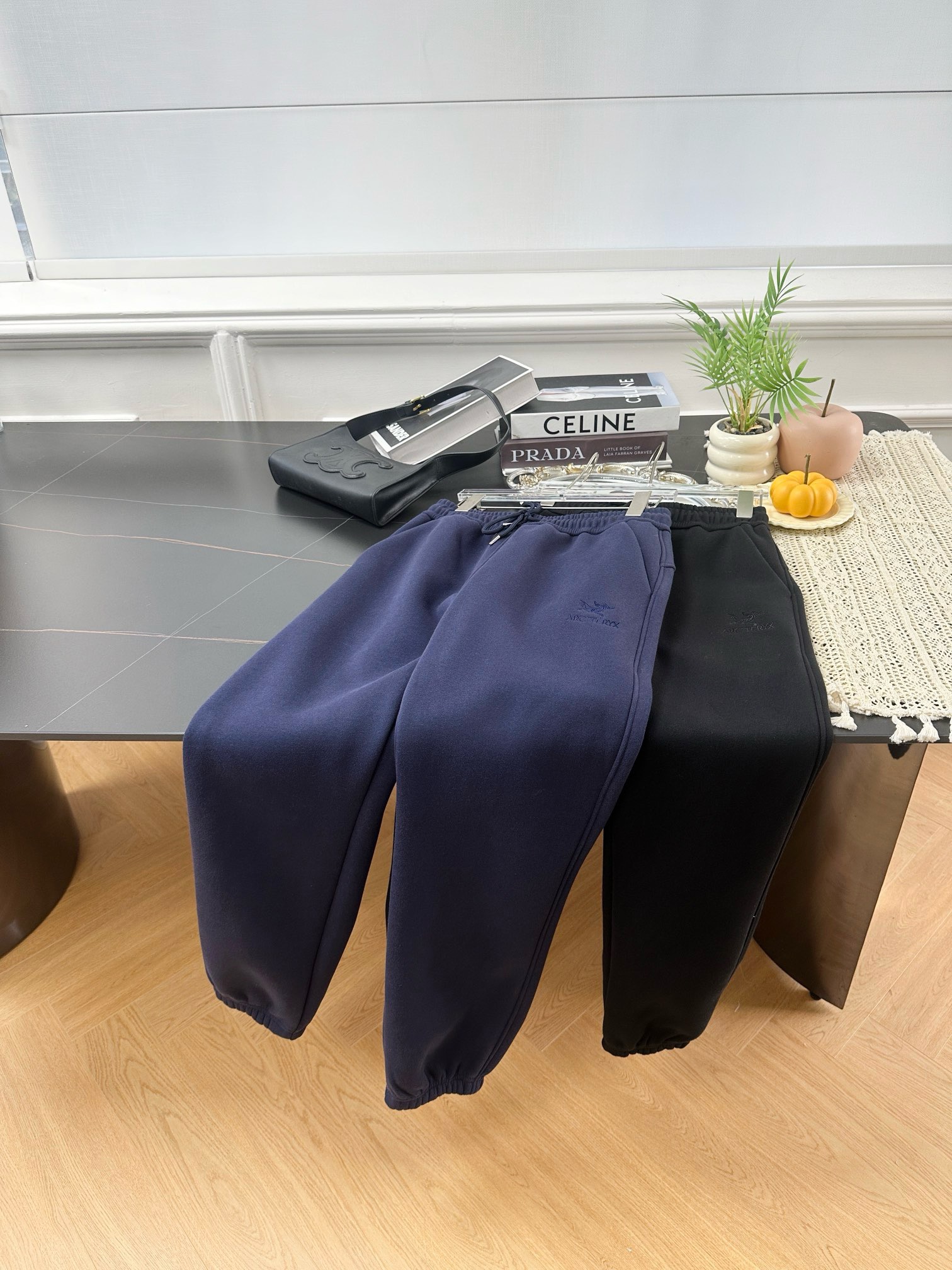 High-End Women’s Suit with 24-Scrambling for Fall: Thick Fabrics, Embroidery, Velvet, Comfortable Pants - 图片 3