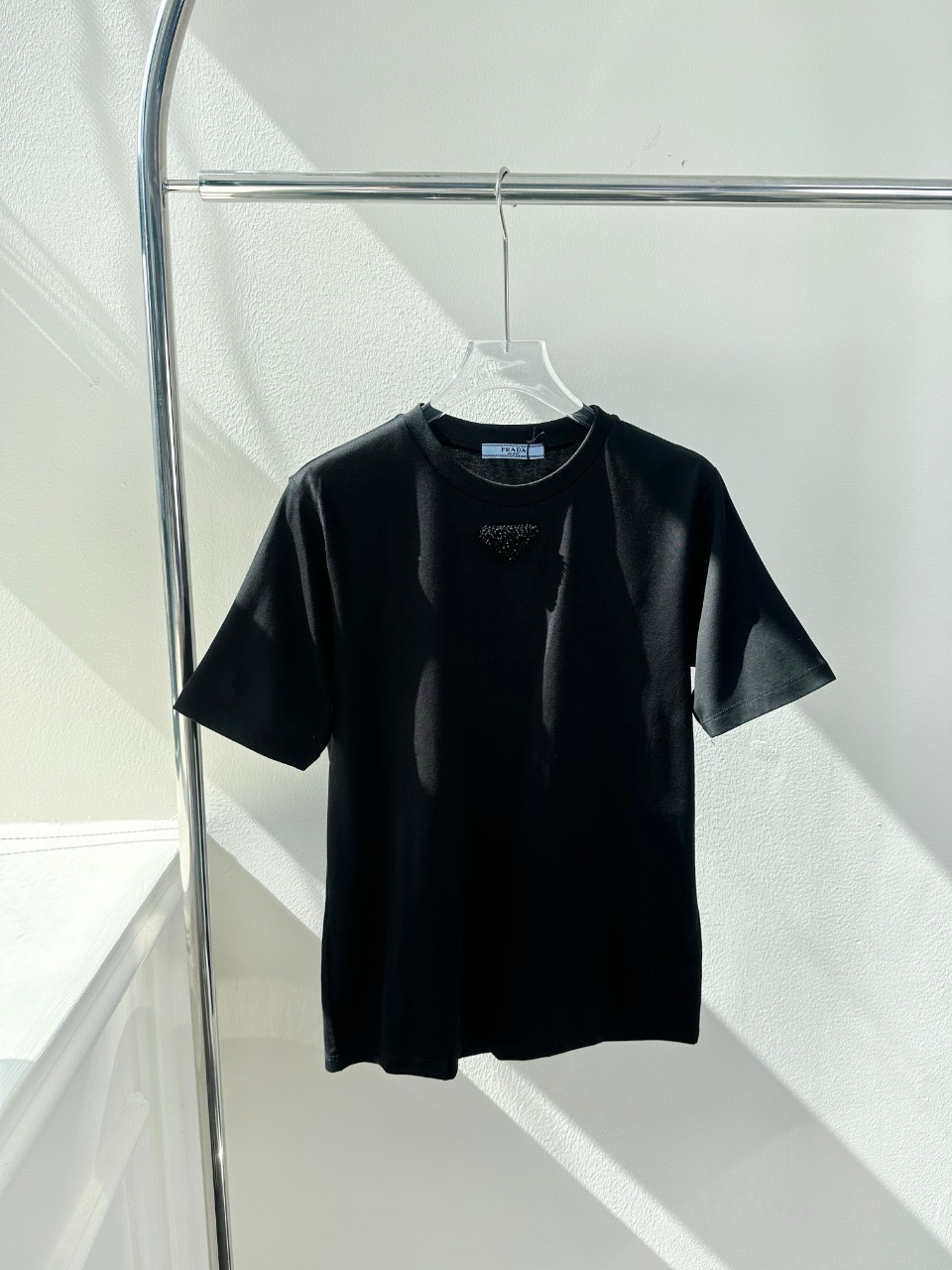 New 24SS Women’s Cotton T-shirt in Black and White, High Quality Packing. - 图片 1