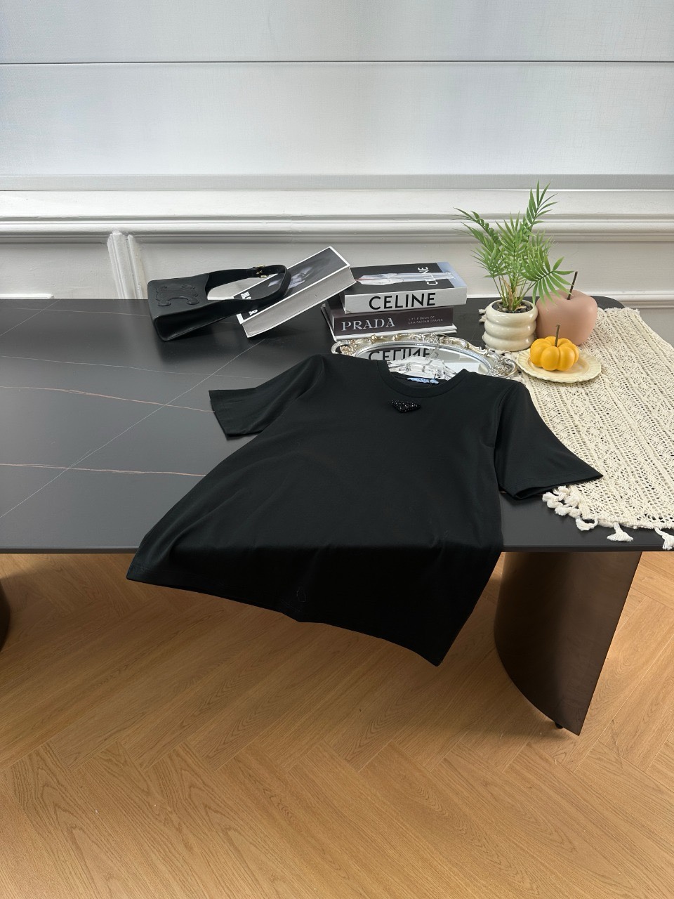 New 24SS Women’s Cotton T-shirt in Black and White, High Quality Packing. - 图片 2