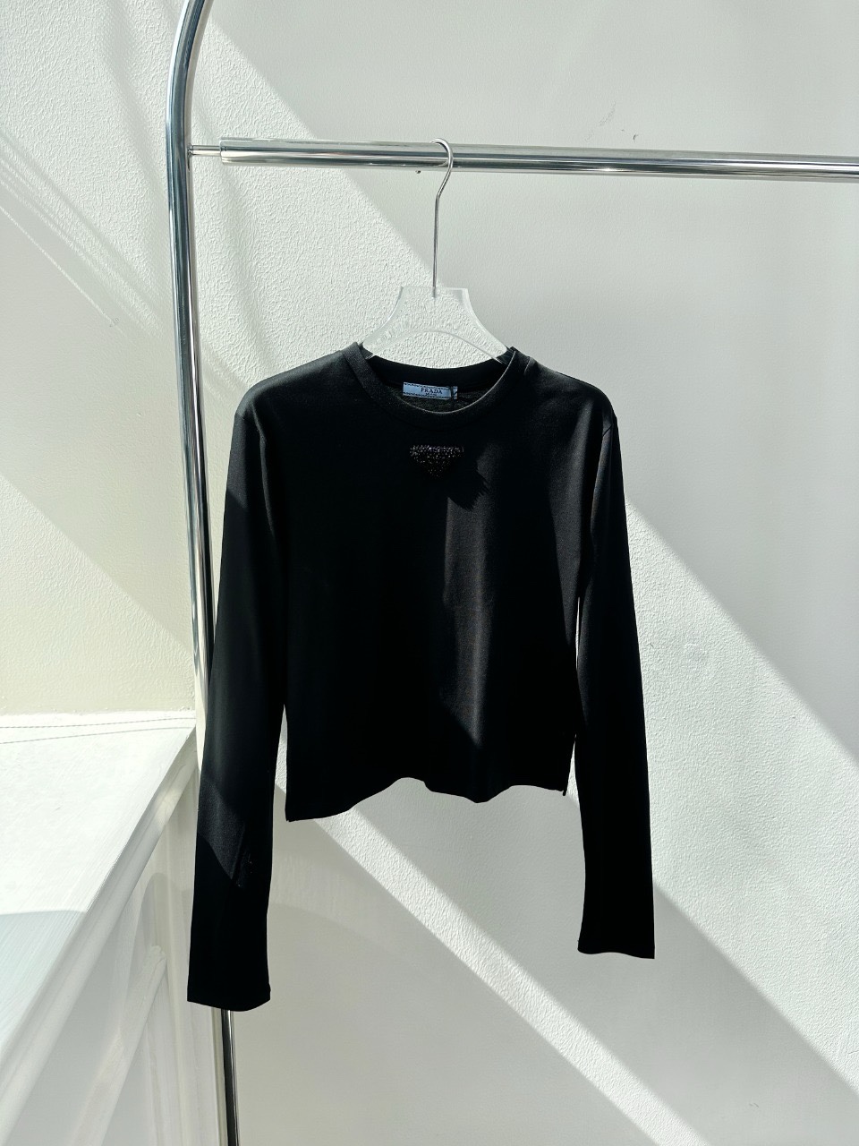 New High-Quality Women’s Suit with Triangular Rigo Long Sleeve T-shirt for Autumn Fashion. - 图片 1