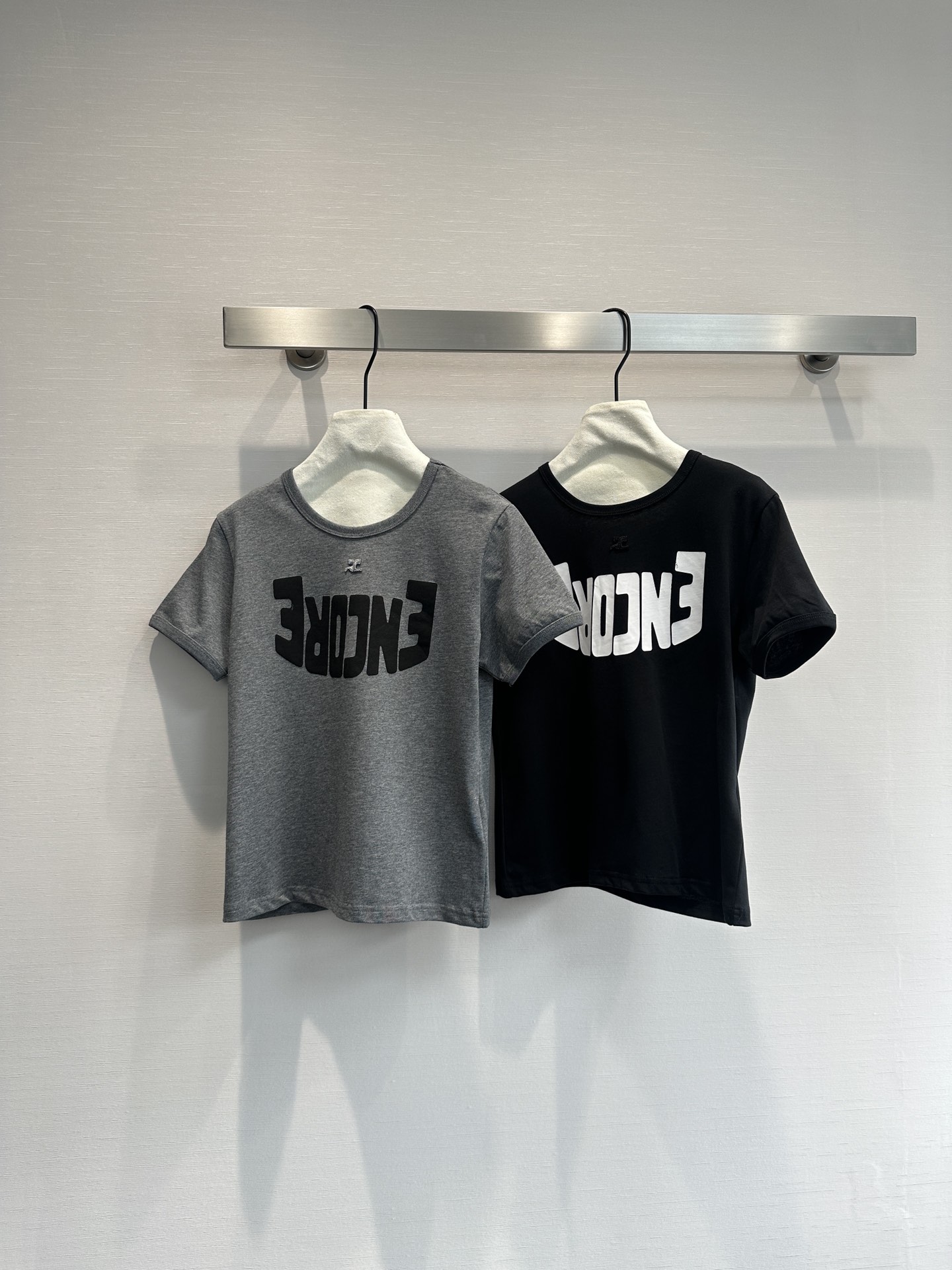 High-Quality Women’s Suit: Short-Sleeve T-Shirt Pairing for Casual Spring Style