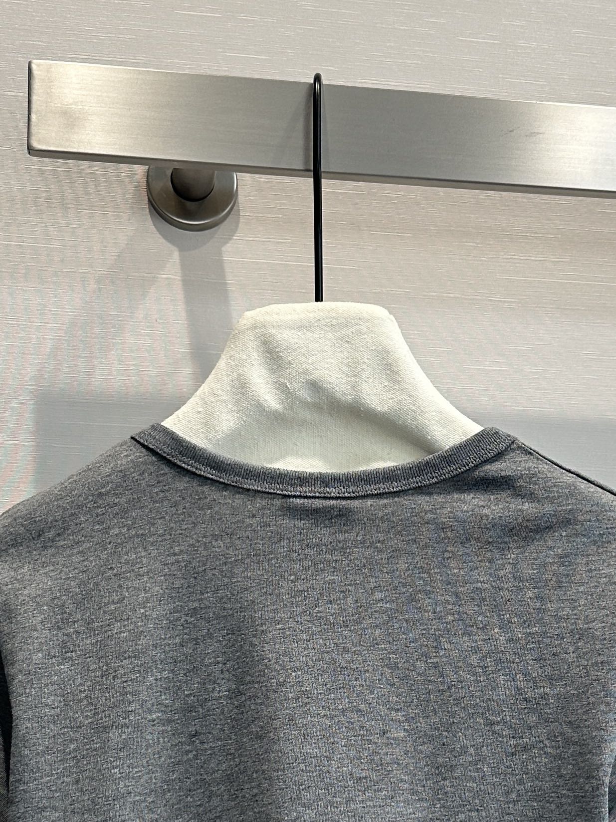 High-Quality Women’s Suit: Short-Sleeve T-Shirt Pairing for Casual Spring Style - 图片 6