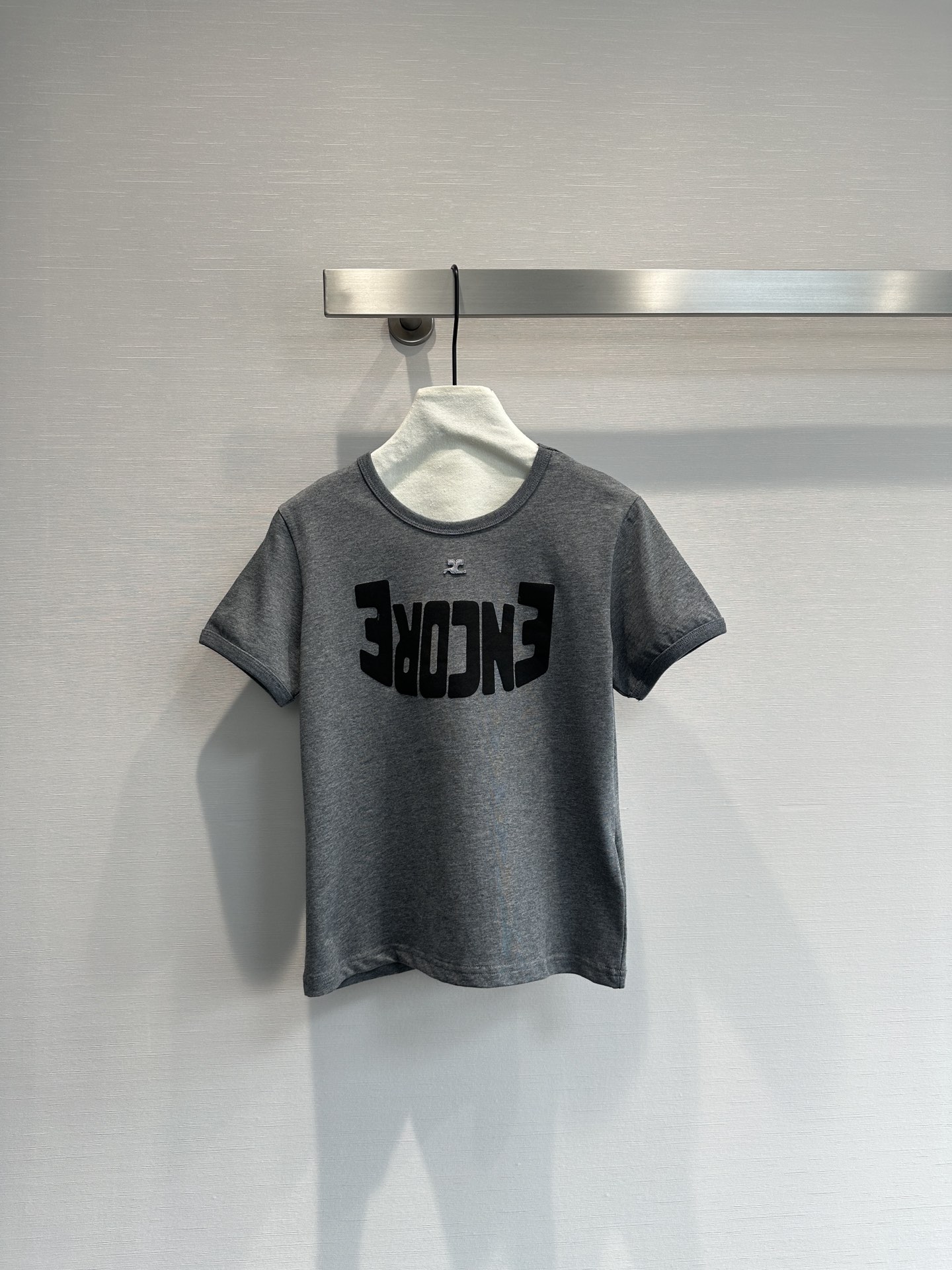 High-Quality Women’s Suit: Short-Sleeve T-Shirt Pairing for Casual Spring Style - 图片 2