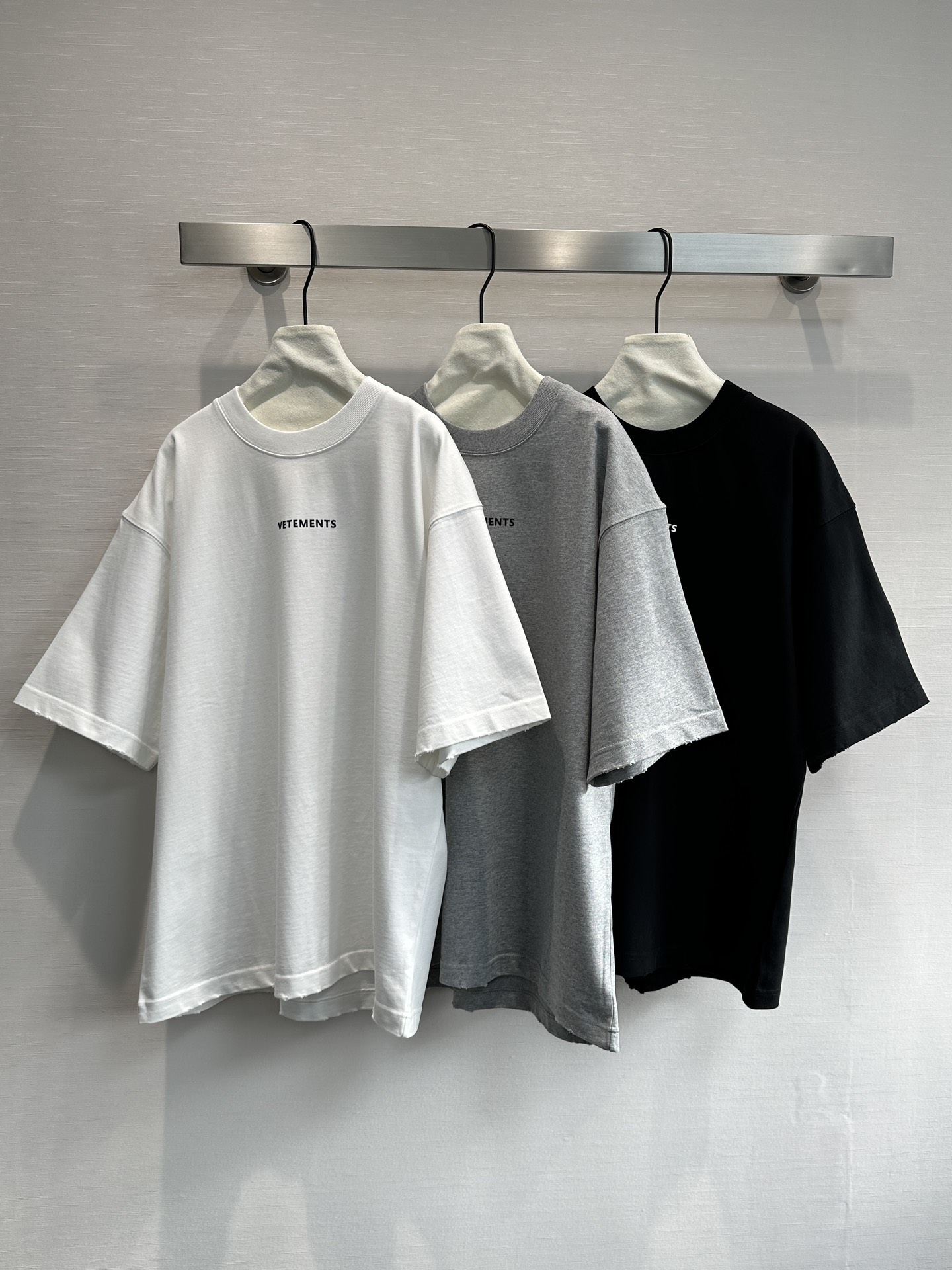 High-End Women’s Suit Package: Vet Letter Logo T-Shirts, High Quality, Gender-Free Style