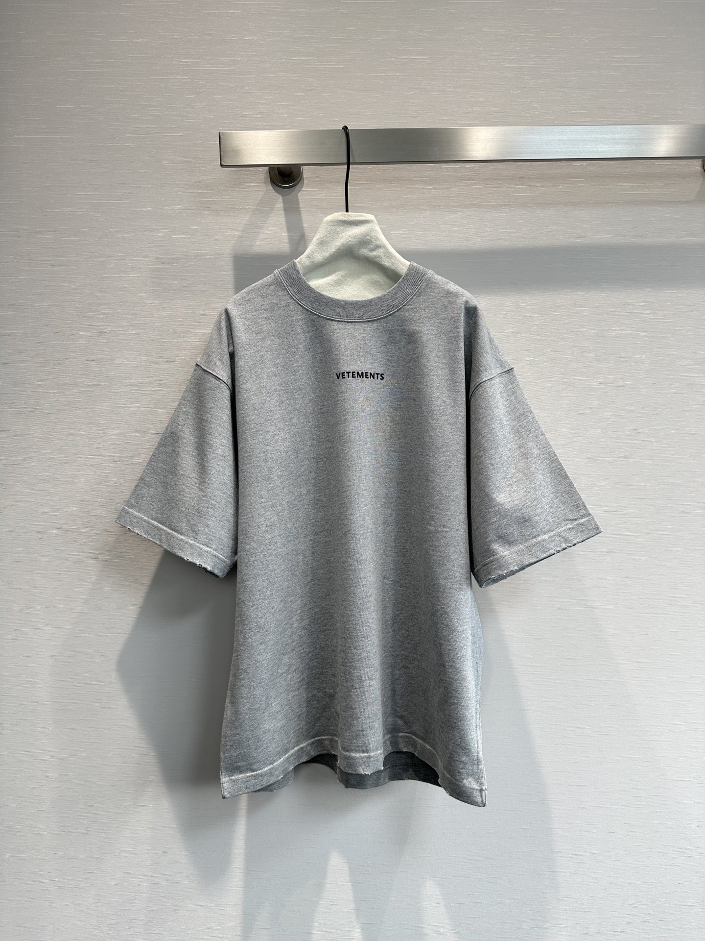 High-End Women’s Suit Package: Vet Letter Logo T-Shirts, High Quality, Gender-Free Style - 图片 2