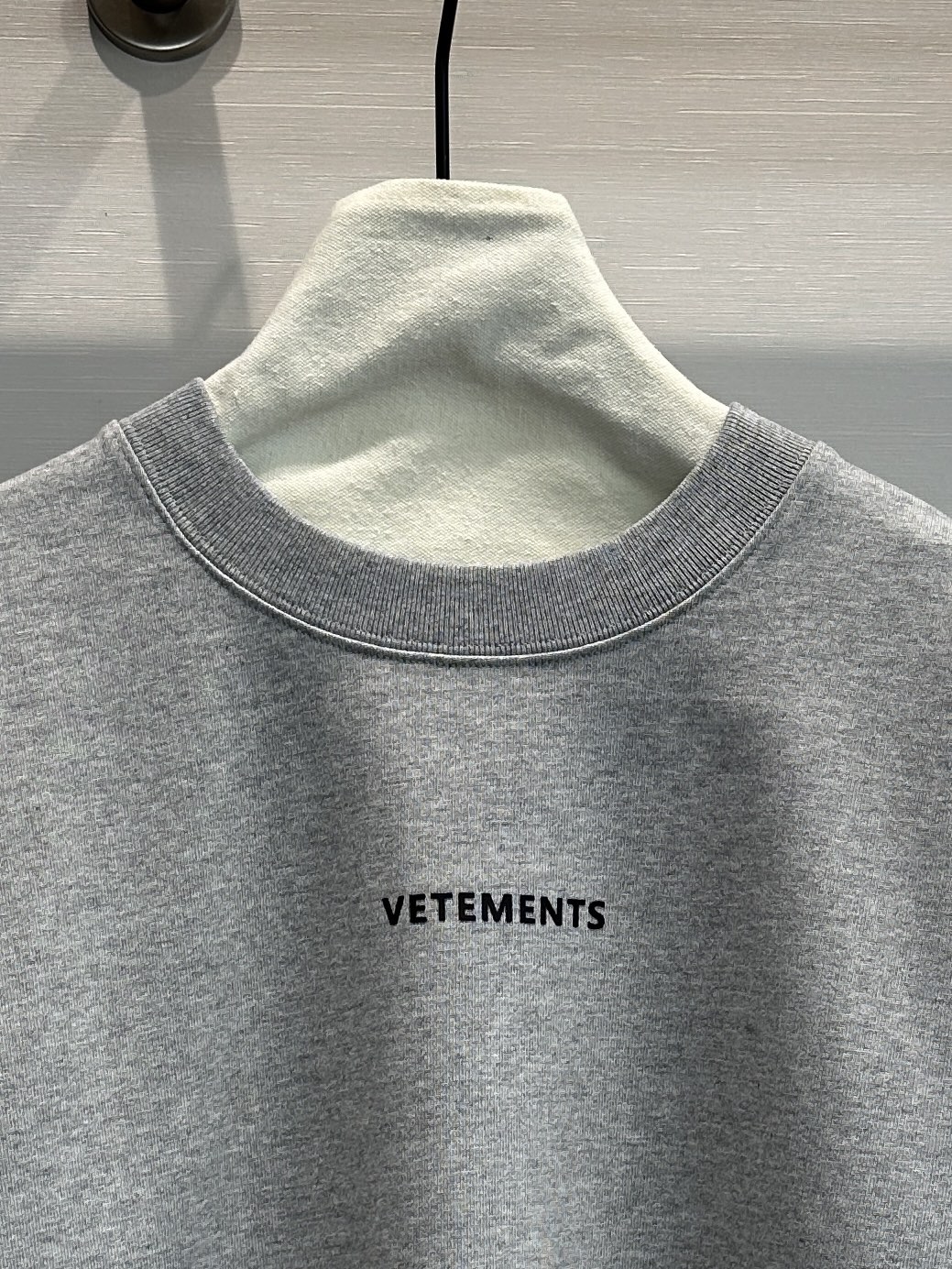 High-End Women’s Suit Package: Vet Letter Logo T-Shirts, High Quality, Gender-Free Style - 图片 3