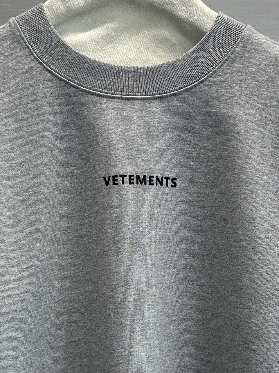 High-End Women’s Suit Package: Vet Letter Logo T-Shirts, High Quality, Gender-Free Style - 图片 5