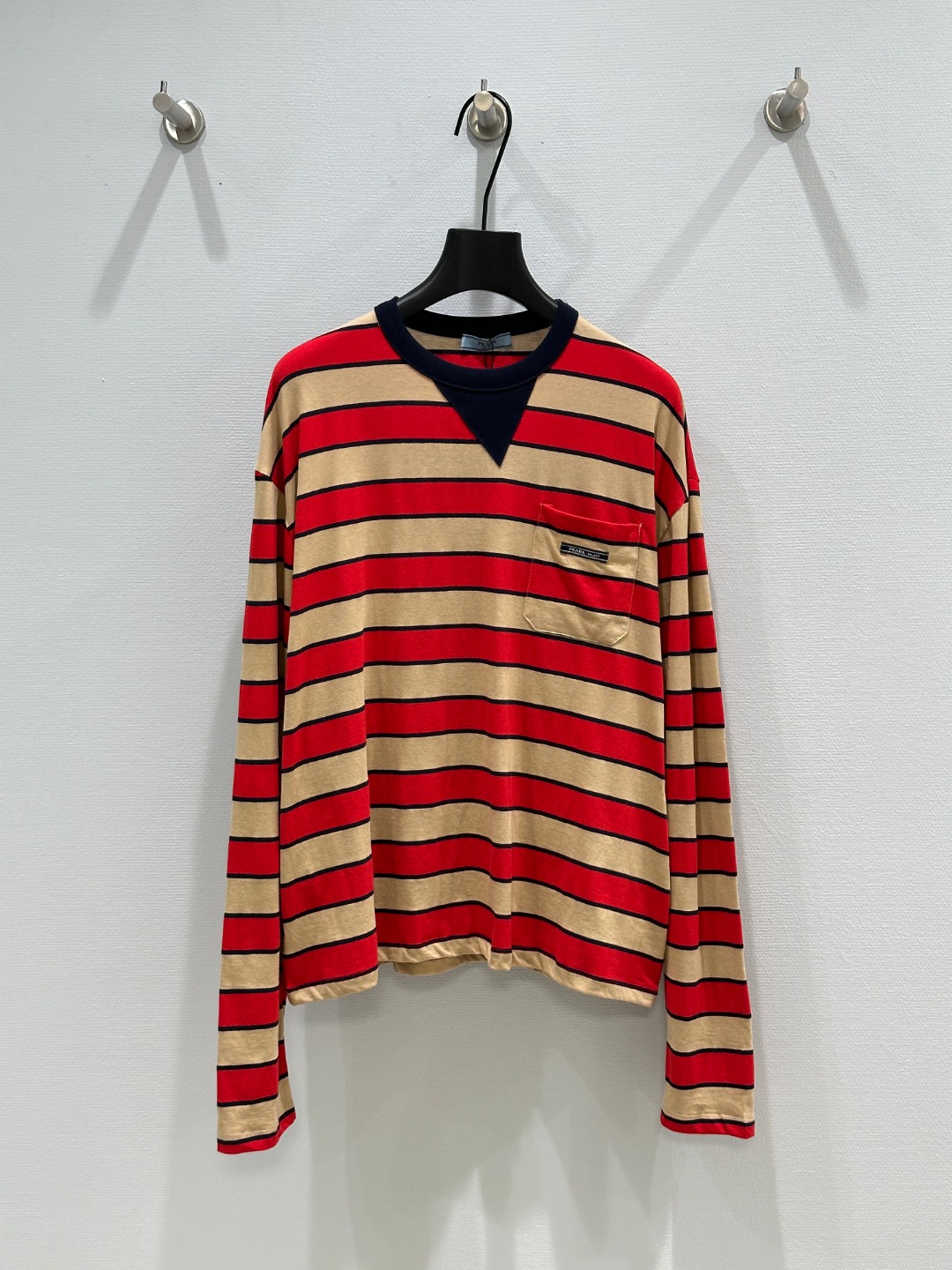 “High-Quality Women’s Clothes: P380 Family’s Red Striped Spring Collection” - 图片 2