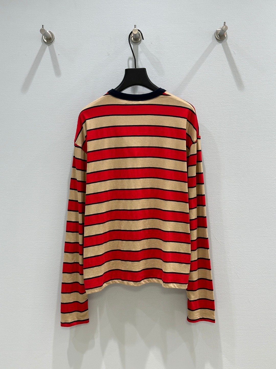 “High-Quality Women’s Clothes: P380 Family’s Red Striped Spring Collection” - 图片 7