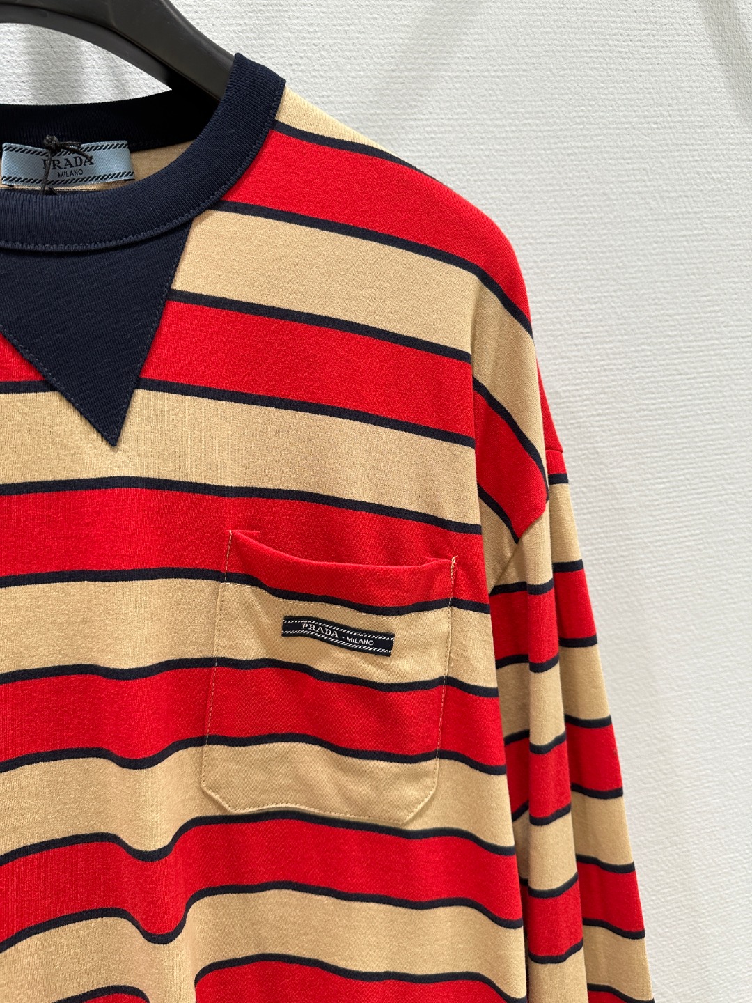 “High-Quality Women’s Clothes: P380 Family’s Red Striped Spring Collection” - 图片 5
