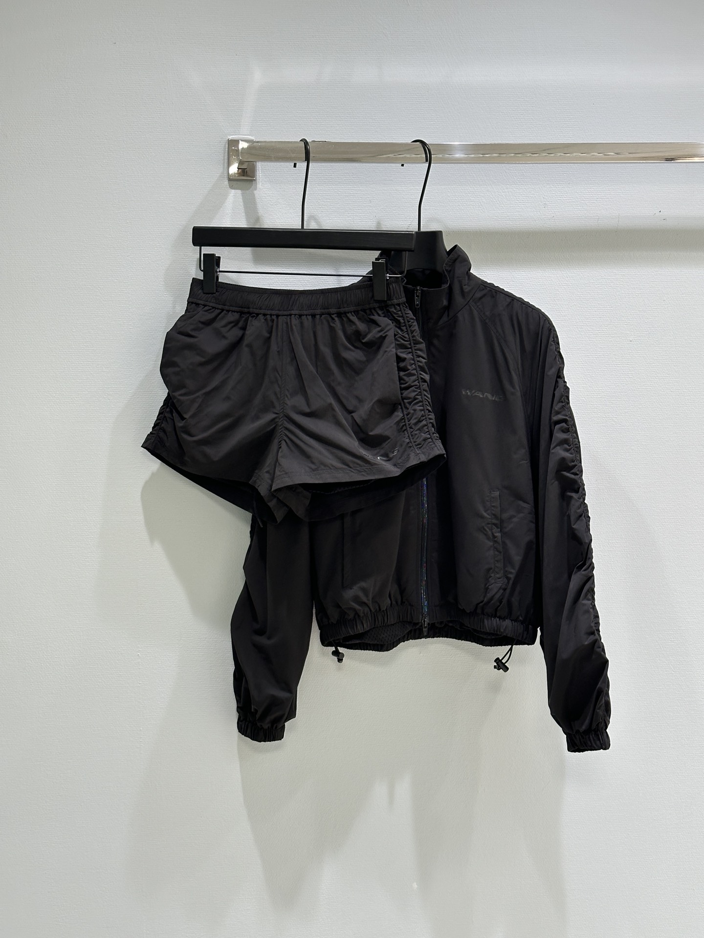 Spring 25SS High-End Female Suit with Unique Design and Accessories