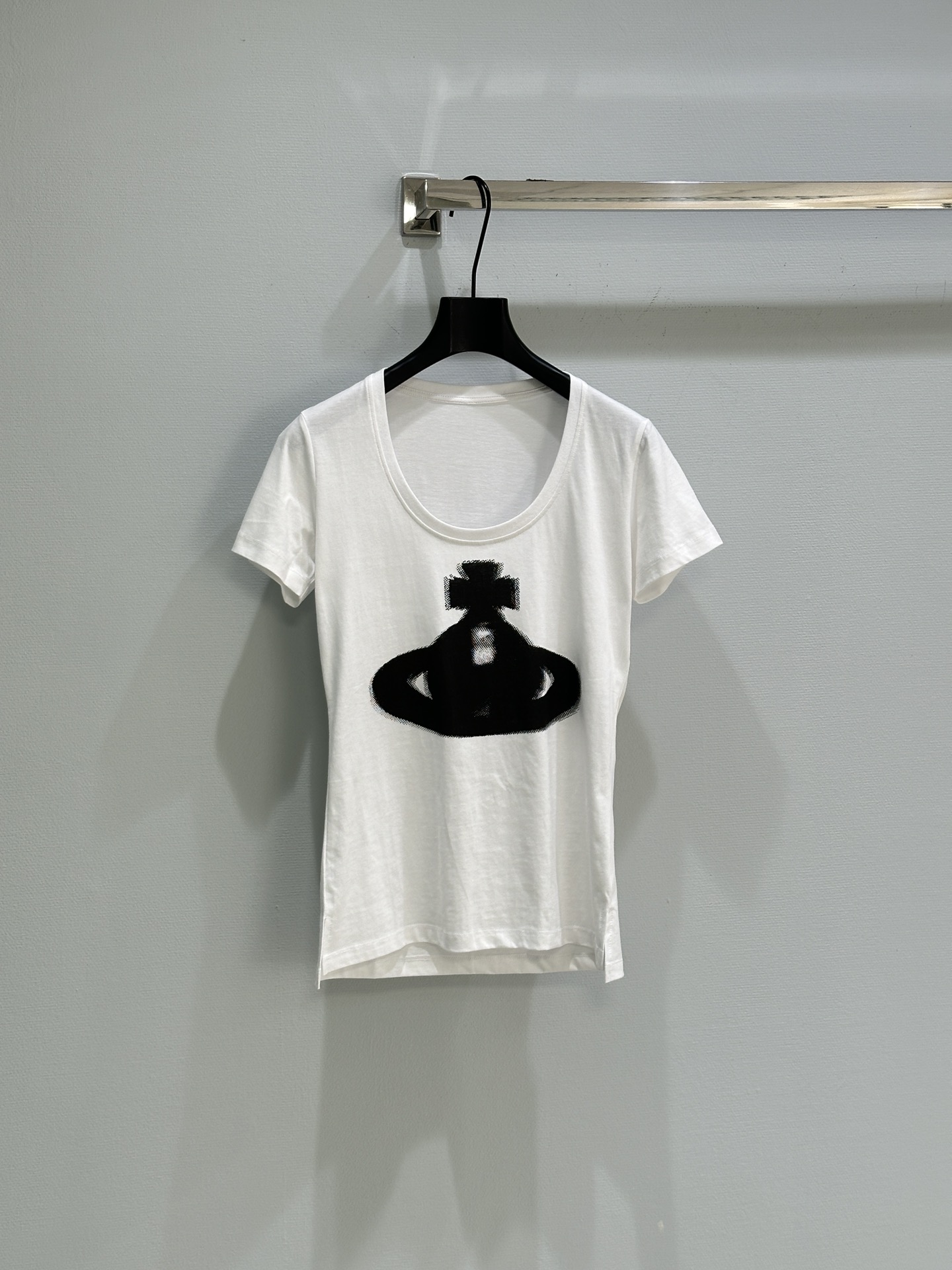 “High Quality Women’s Clothes: SS Spring and Summer New Collection, Saturn T-shirt in White and Black” - 图片 2