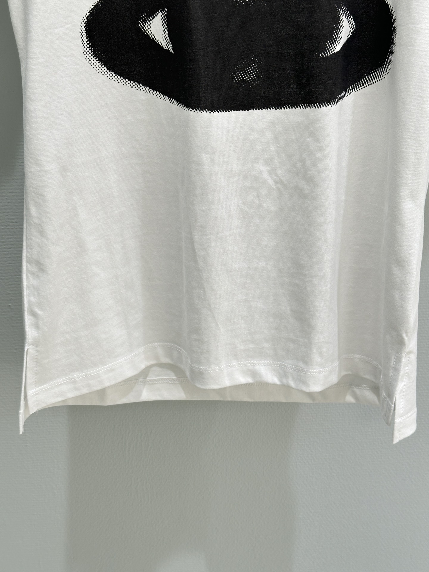 “High Quality Women’s Clothes: SS Spring and Summer New Collection, Saturn T-shirt in White and Black” - 图片 6