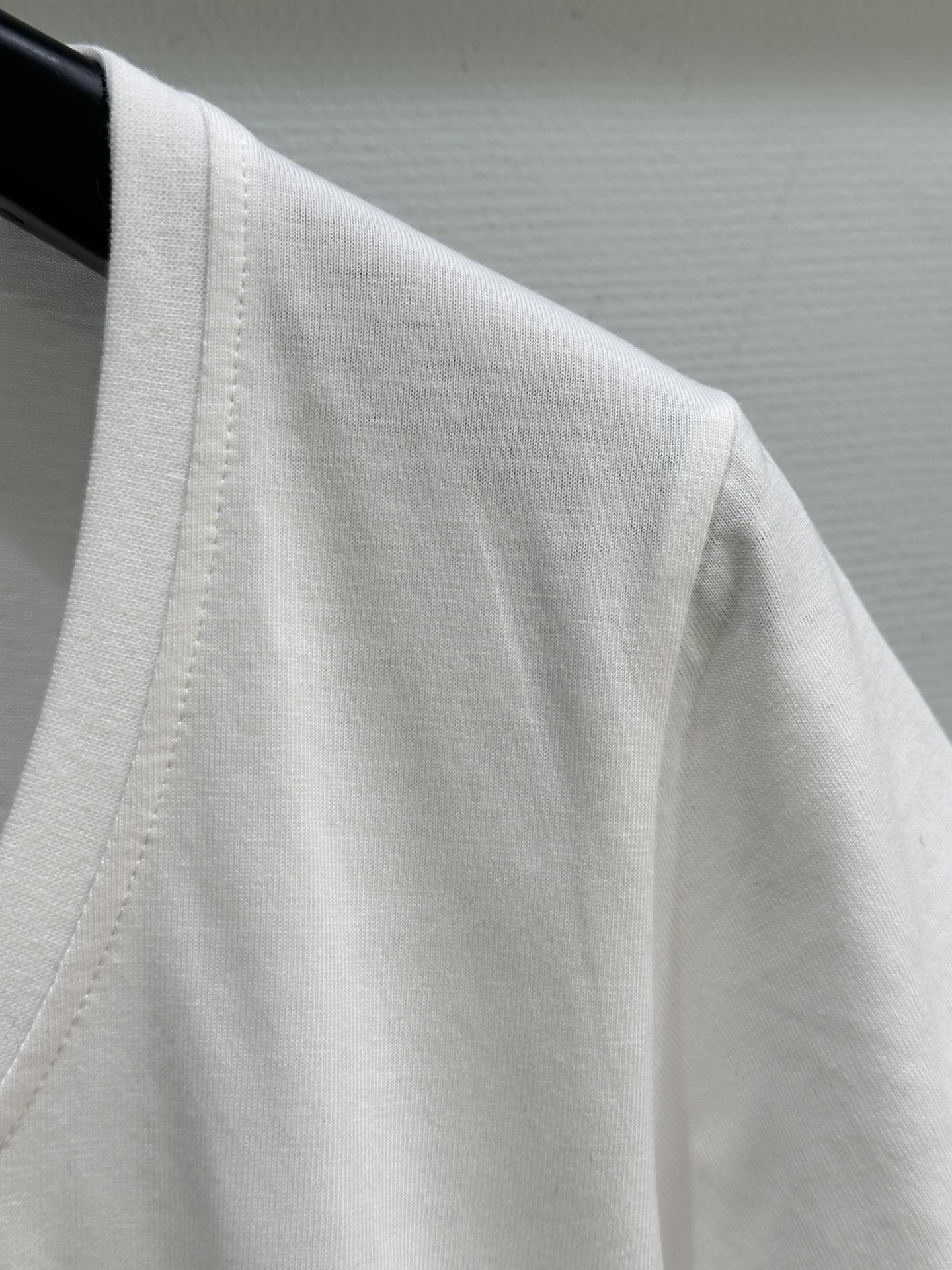 “High Quality Women’s Clothes: SS Spring and Summer New Collection, Saturn T-shirt in White and Black” - 图片 4