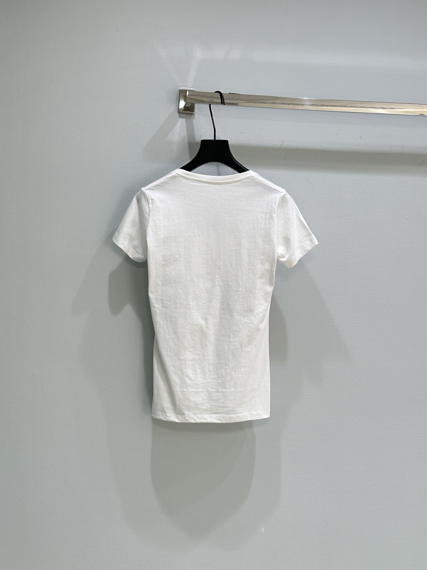 “High Quality Women’s Clothes: SS Spring and Summer New Collection, Saturn T-shirt in White and Black” - 图片 7