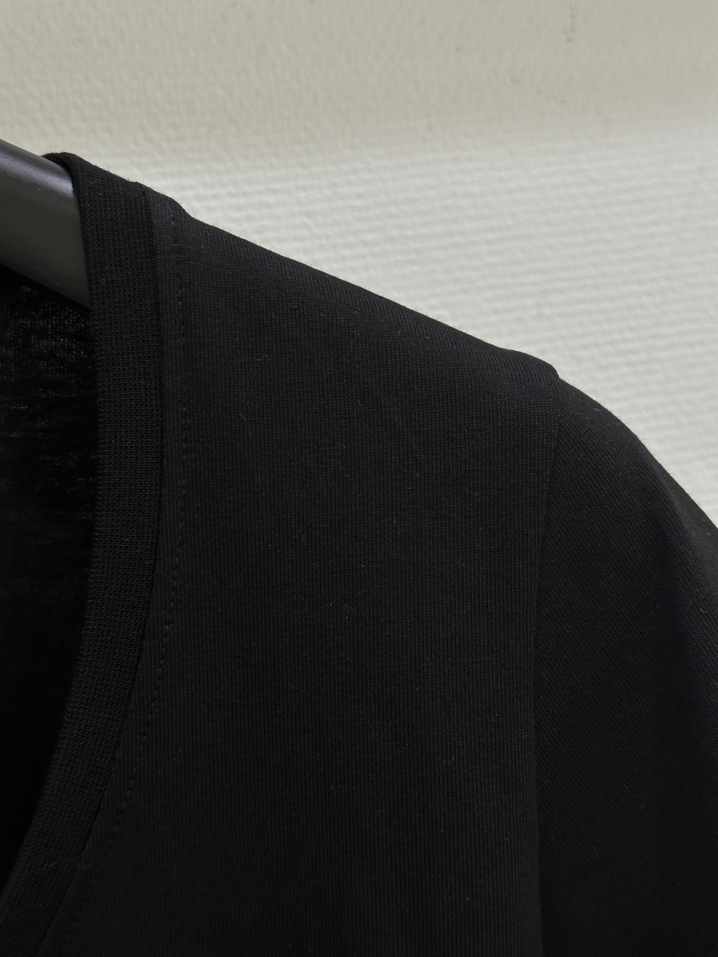 High Quality Women’s Clothes: Saturn T-shirt in White and Black, Spring/Summer Collection - 图片 4