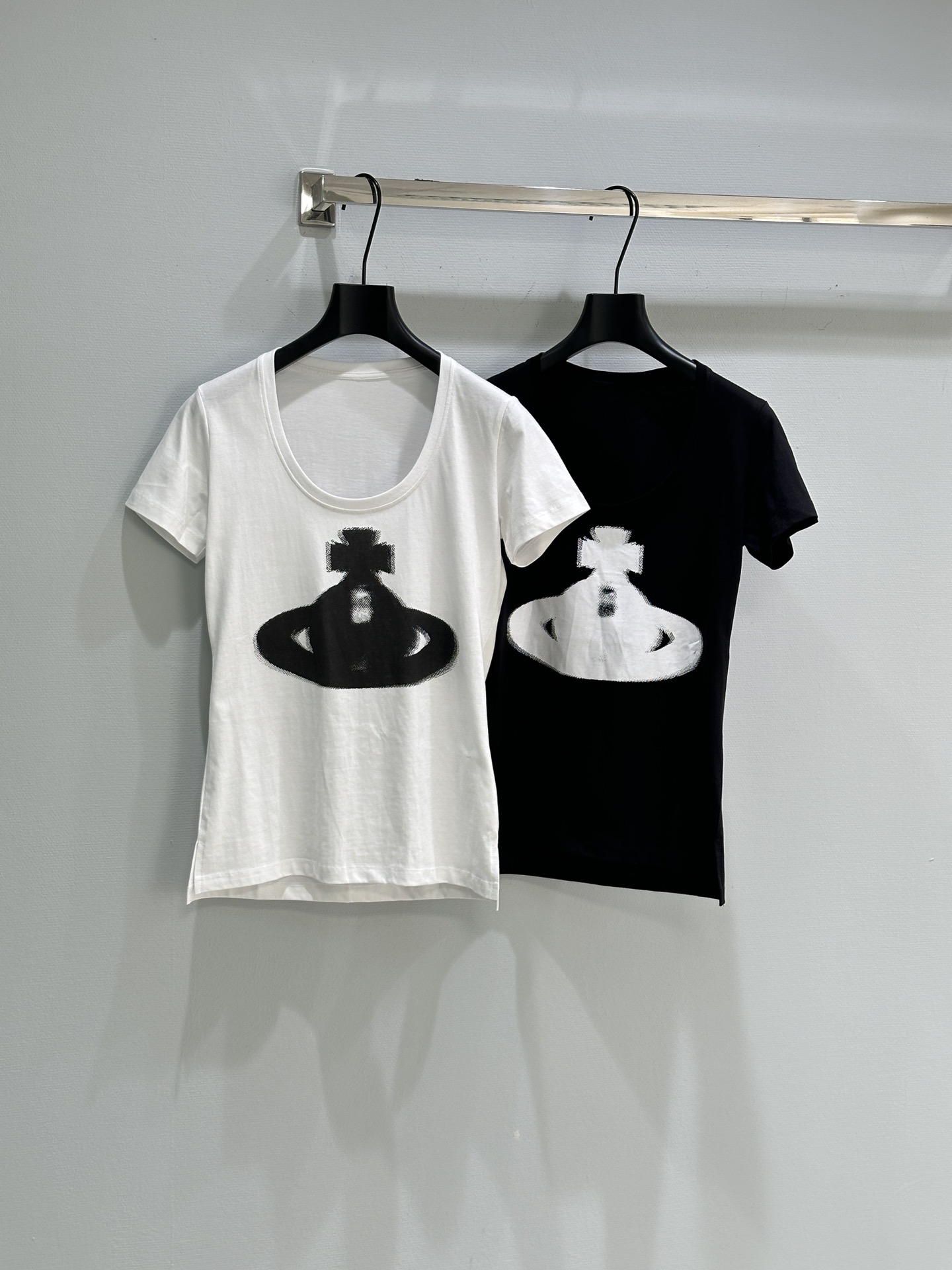 High Quality Women’s Clothes: Saturn T-shirt in White and Black, Spring/Summer Collection