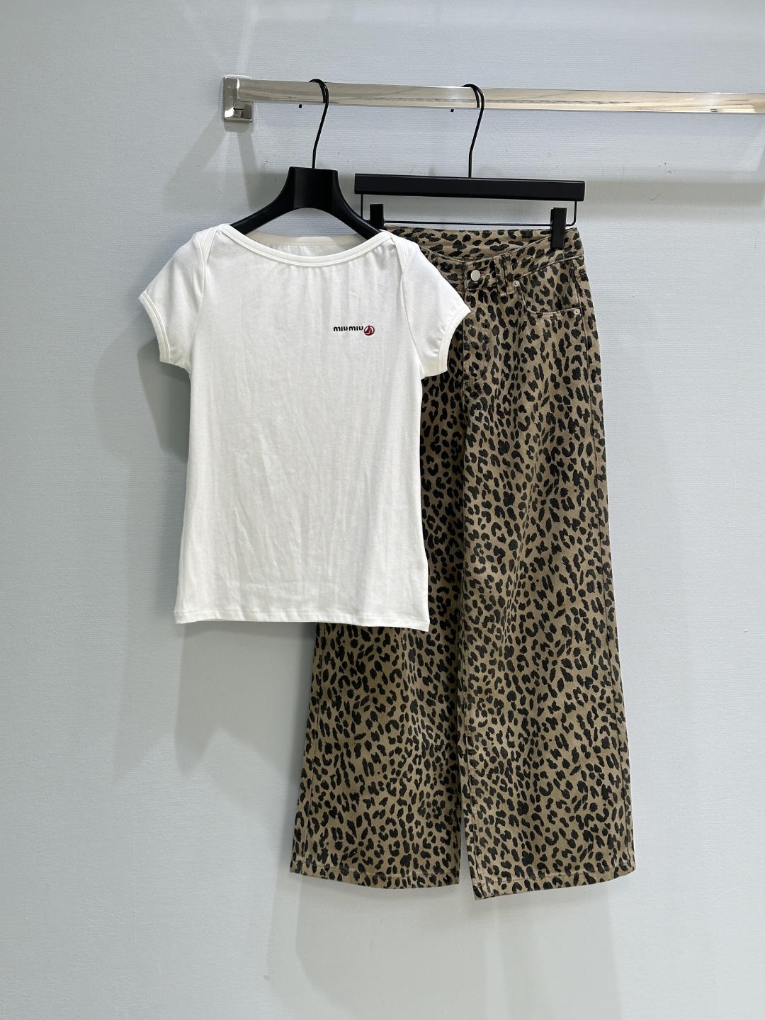 High Quality Women’s Clothes for Spring Season with DG Packaging – Wrinkle Resistant and Available in Various Sizes - 图片 1