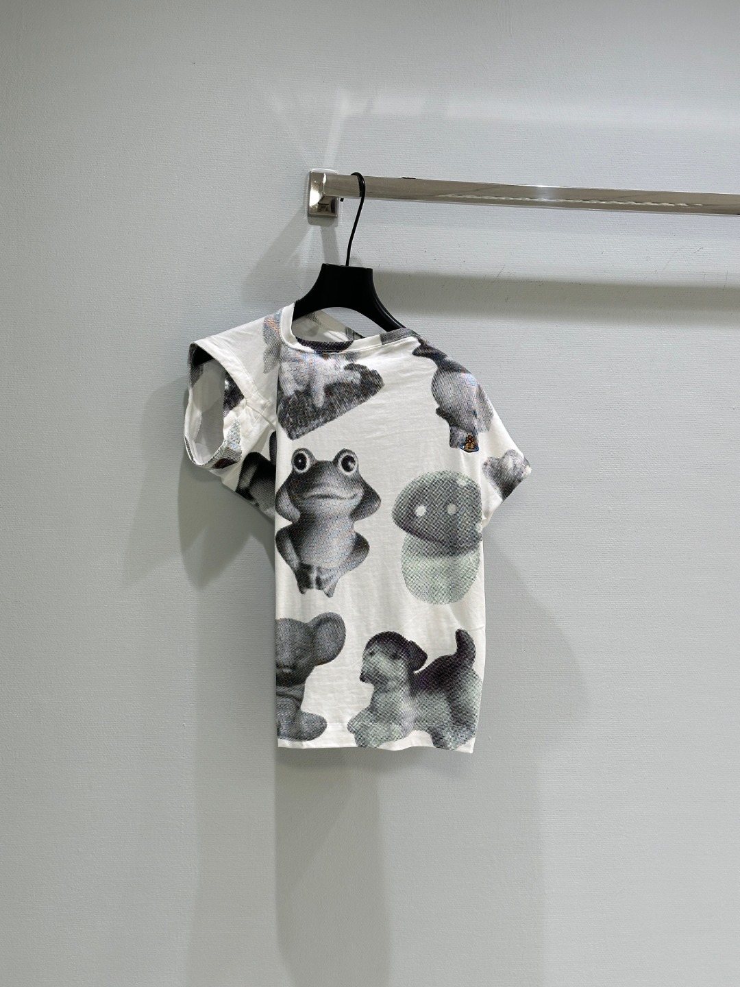 High-Quality Women’s Clothes: Spring & Summer Collection with Irregular Short Sleeves, Cute Designs, and Cash Supply - 图片 1