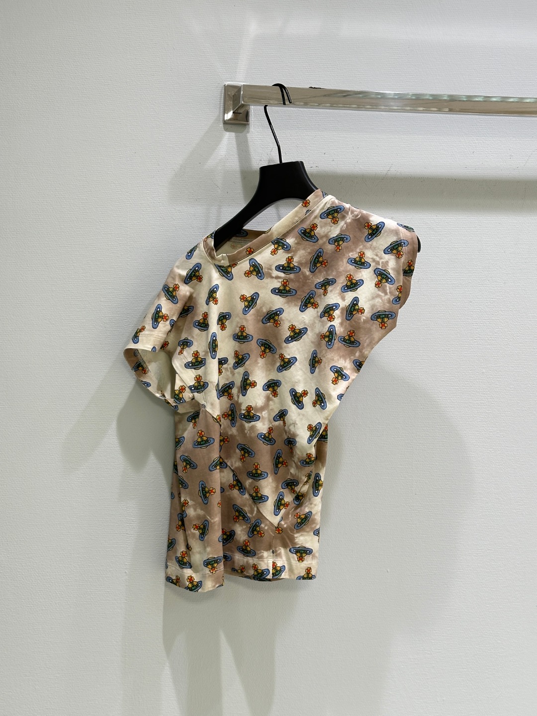 High-Quality Women’s Clothes: Queen’s Irregular Planet Short Sleeves, Spring/Summer 25 SS Collection - 图片 7