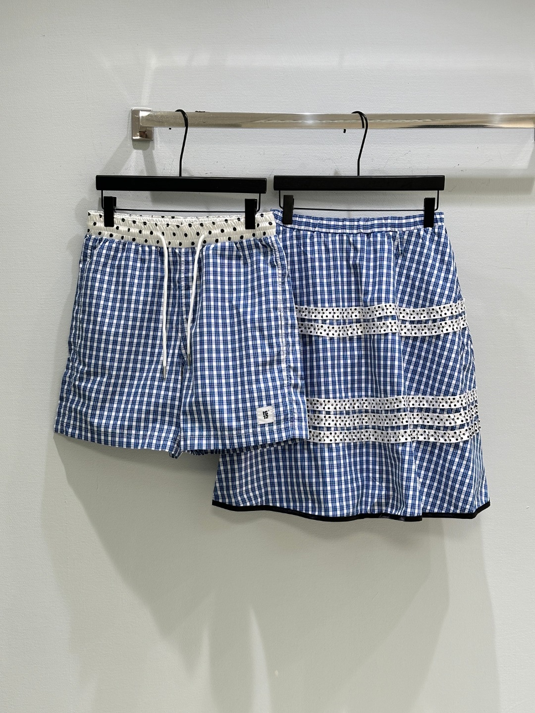 High-End Women’s Suit: Classic Blue and White, Loose Waist Design, Fashionable and Comfortable.