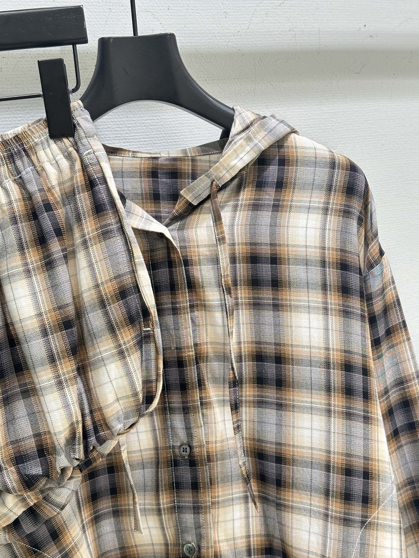 “New Summer Collection: Acne Studio 25SS Women’s Suit and Pumpkin Shorts” - 图片 2