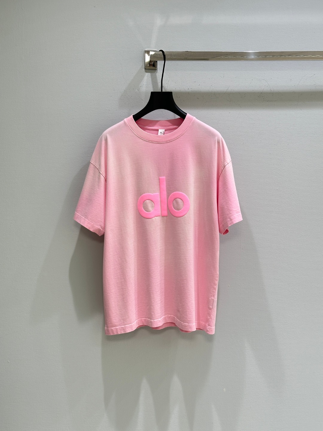 High Quality Women’s Clothes: ALO Bubble Board T with Bubble Logo Design - 图片 1