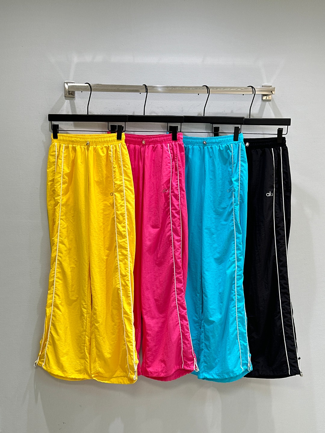 High-end Women’s Suit Set with SS Spring/Summer Collection in Various Colors