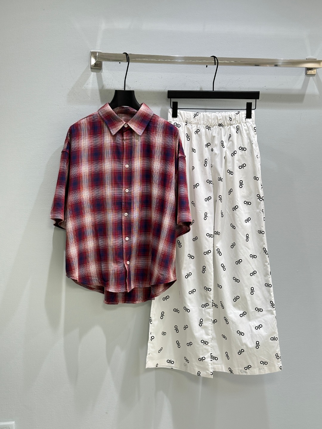 “Acne Studio 25SS: High-end Women’s Suits & Grid-Colored Shirts for Summer”
