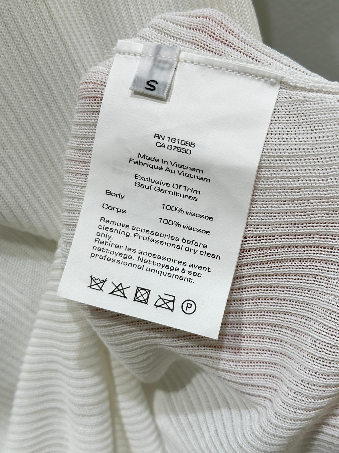 High-Quality Women’s Clothes: New King’s T-Shirt with V-Collar and Logo Chain - 图片 8