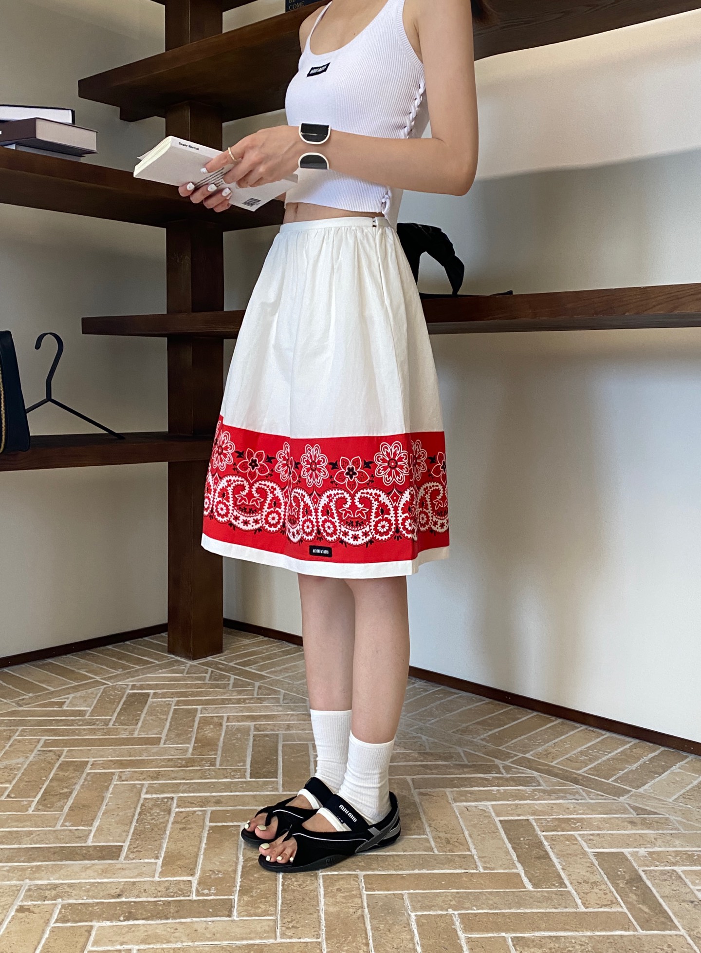 NO:427095,A skirt with ethnic style pattern cotton and linen. Wearing red in summer is eye-catching, skirts, alexander wang19860909民族风花纹棉麻的一条半裙 夏天穿红色吸睛亮眼,,skirts,alexander wang,Women's clothing
