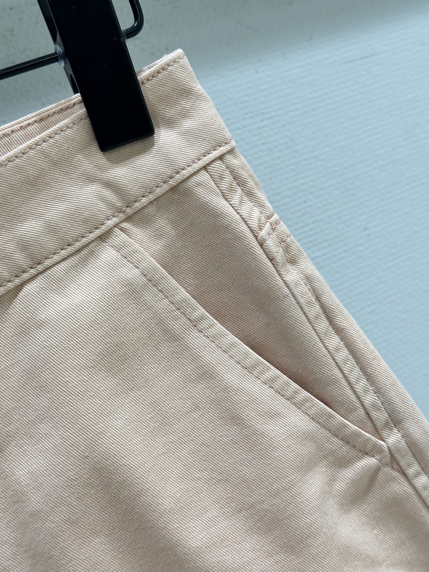 “Loewe 25SS Women’s Suit and Anagram Logo Shorts for Summer Fashion” - 图片 4