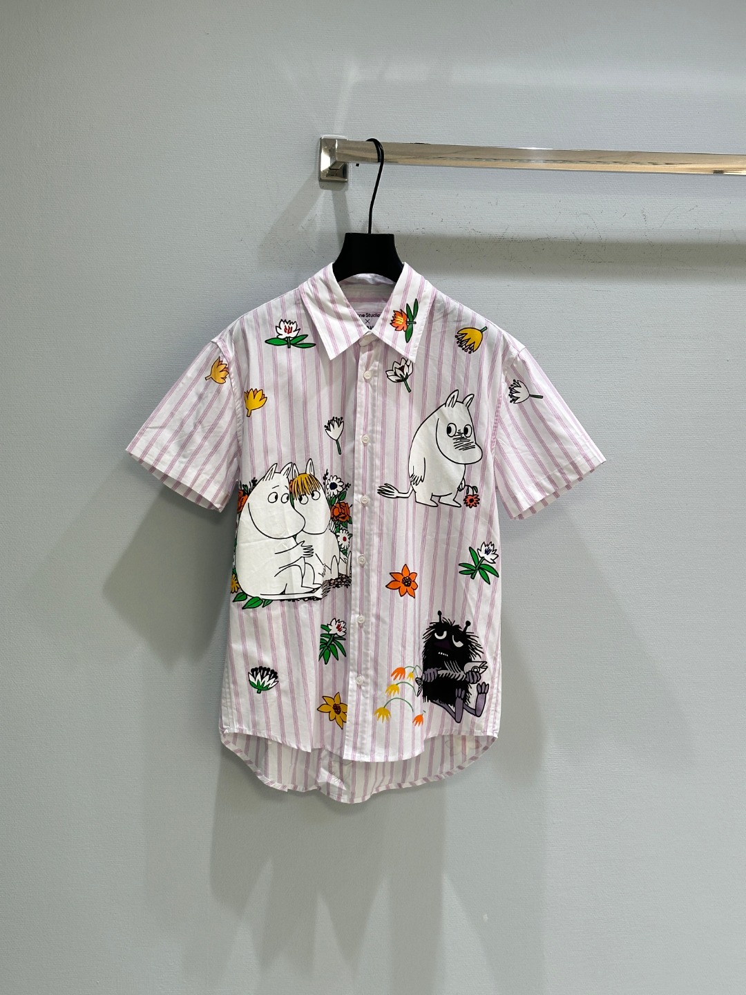 Acne Studio x Moomi Capsule Series: One-Size Short-Sleeve Shirt in Pink – Sizes SML - 图片 1