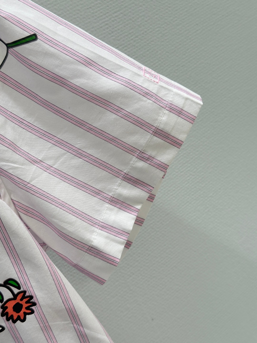 Acne Studio x Moomi Capsule Series: One-Size Short-Sleeve Shirt in Pink – Sizes SML - 图片 3