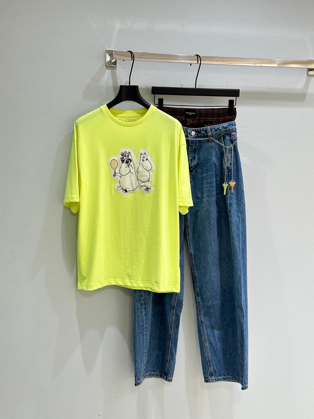 “Stylish Women’s Suit with Lantern Jeans for Summer Fashion” - 图片 1