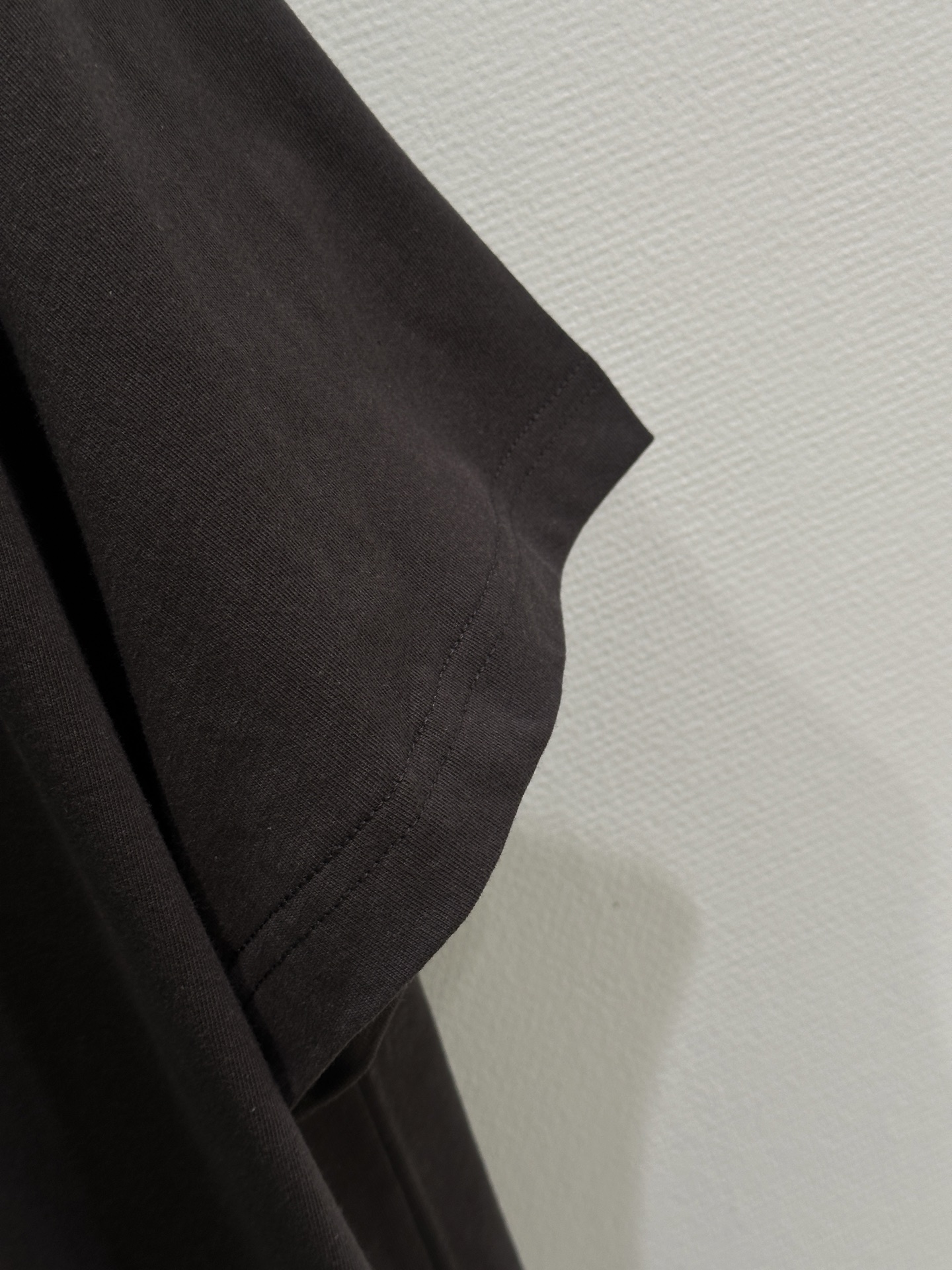 New Single-Rate Female Suit with Unique “WE11 DON*” Letter Mark - 图片 5