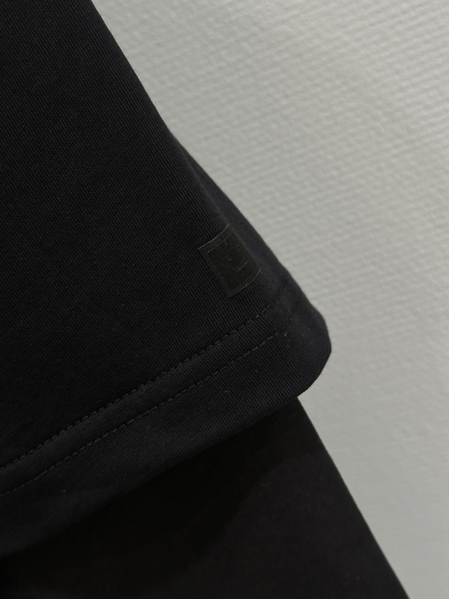 Acne Studio x Moomi Joint Fake Two Shirt for Early Autumn 25SS Release - 图片 3