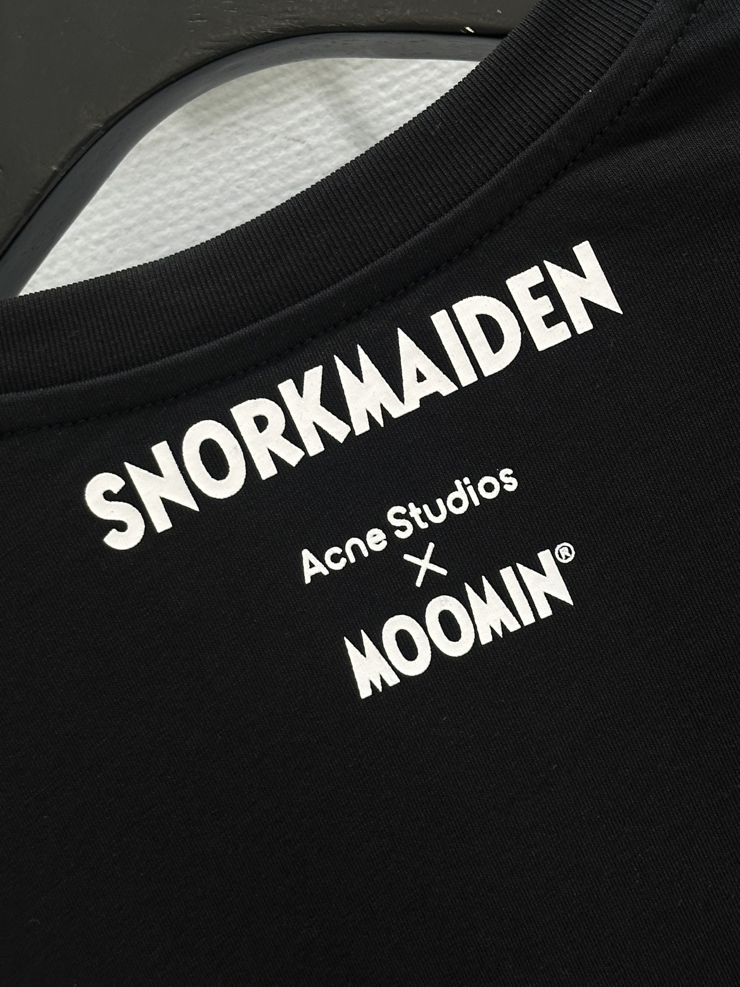 Acne Studio x Moomi Joint Fake Two Shirt for Early Autumn 25SS Release - 图片 6