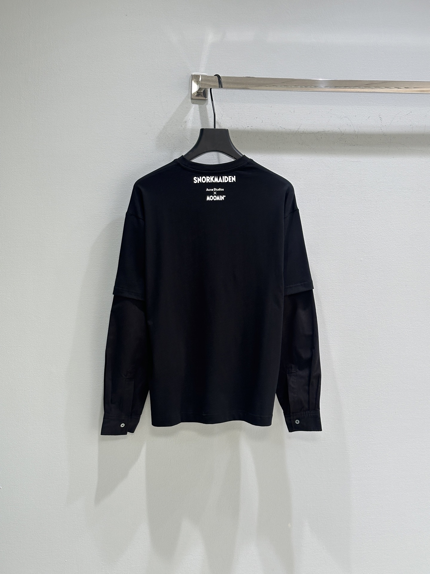 Acne Studio x Moomi Joint Fake Two Shirt for Early Autumn 25SS Release - 图片 7