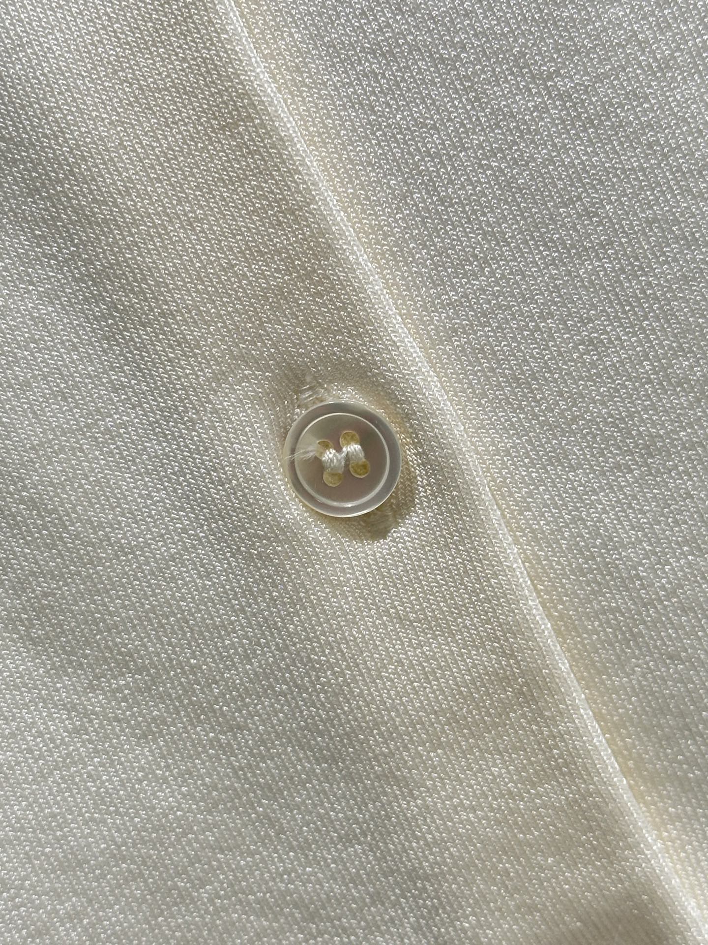 “New Single Hard-Core Women’s Suit: Signo-Buttoned + Cleavage Design” - 图片 6