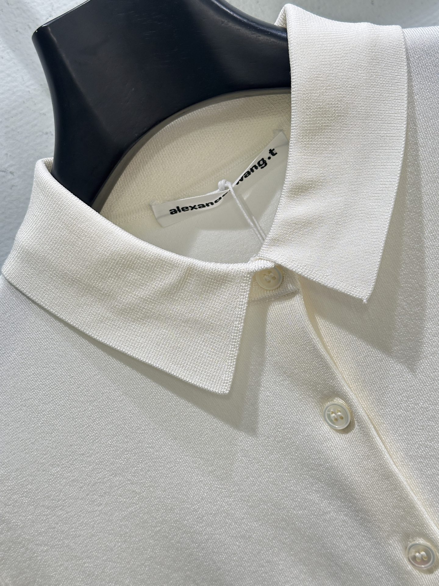 “New Single Hard-Core Women’s Suit: Signo-Buttoned + Cleavage Design” - 图片 3