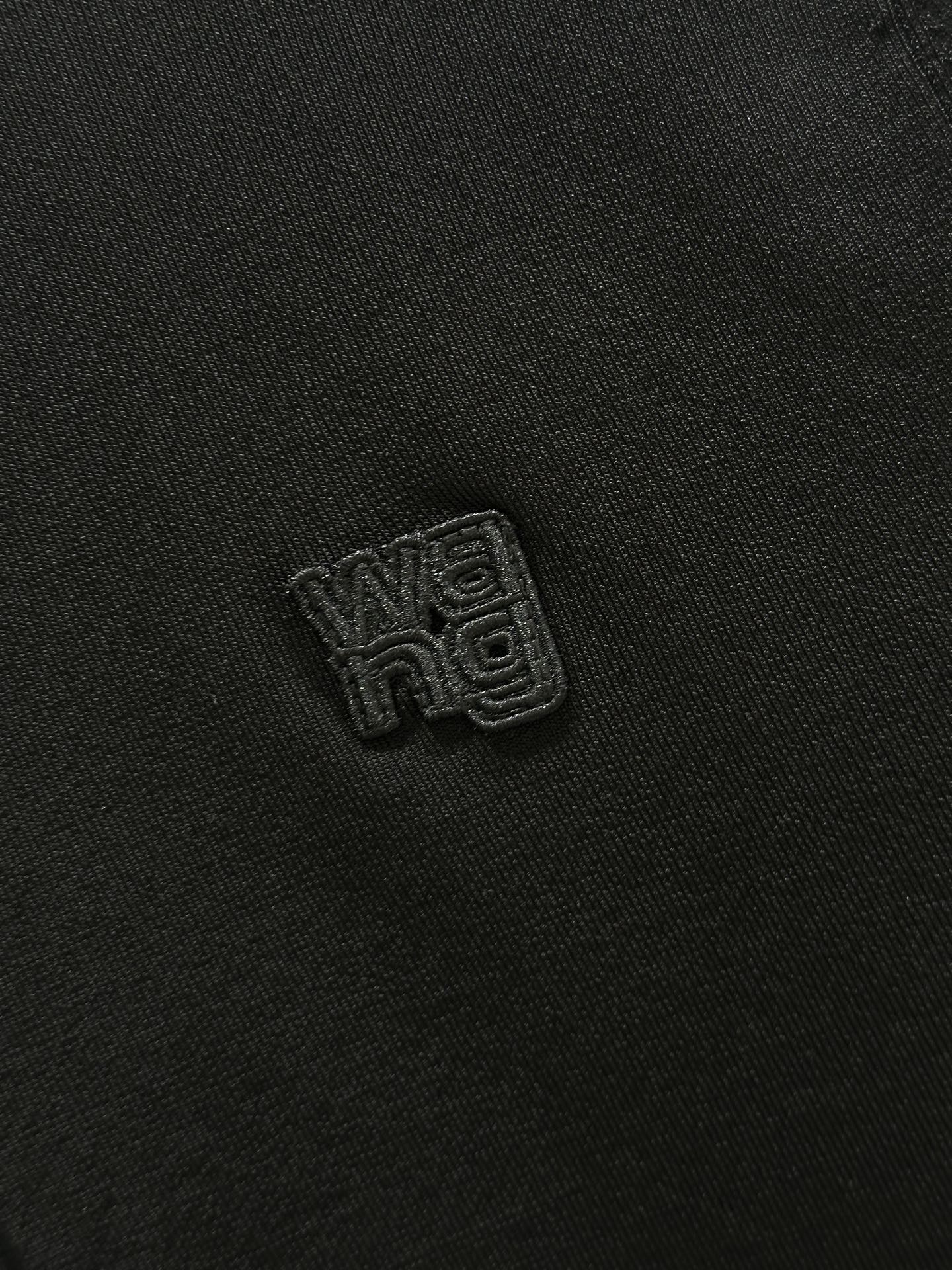 New Single Hard-Core Women’s Suit with Signo-Buttoned Design and Cleavage Detail - 图片 5