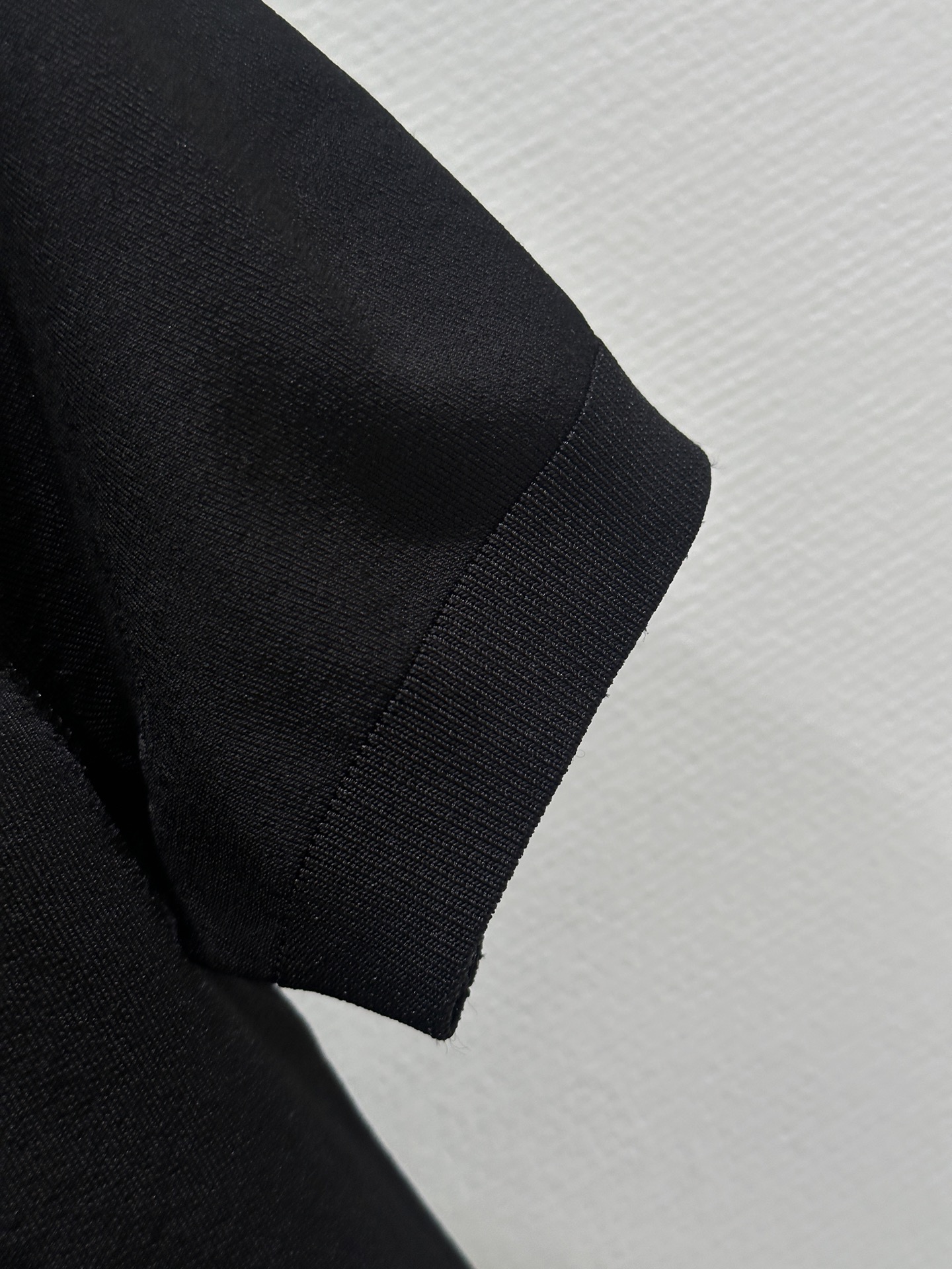 New Single Hard-Core Women’s Suit with Signo-Buttoned Design and Cleavage Detail - 图片 4