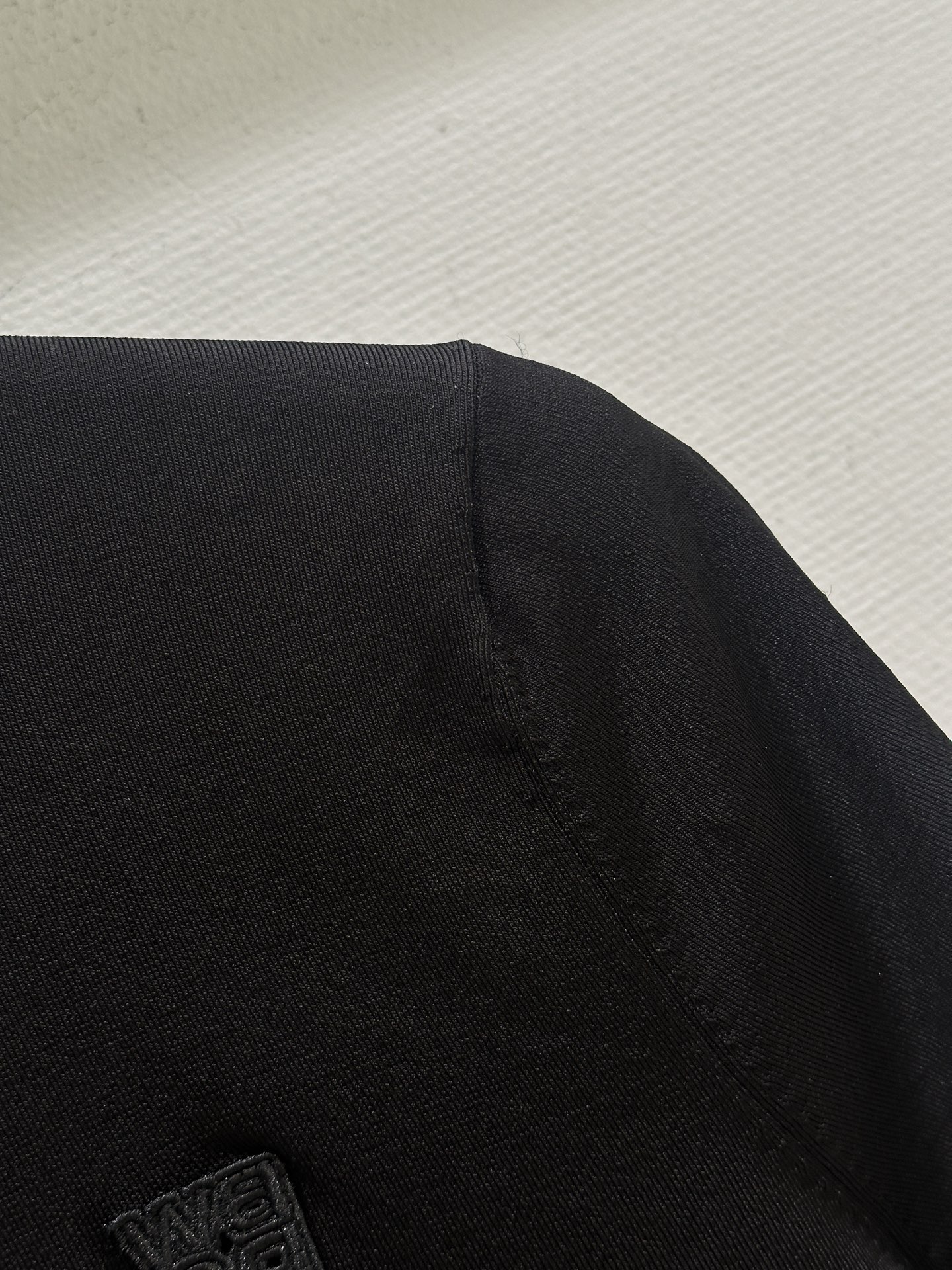 New Single Hard-Core Women’s Suit with Signo-Buttoned Design and Cleavage Detail - 图片 3